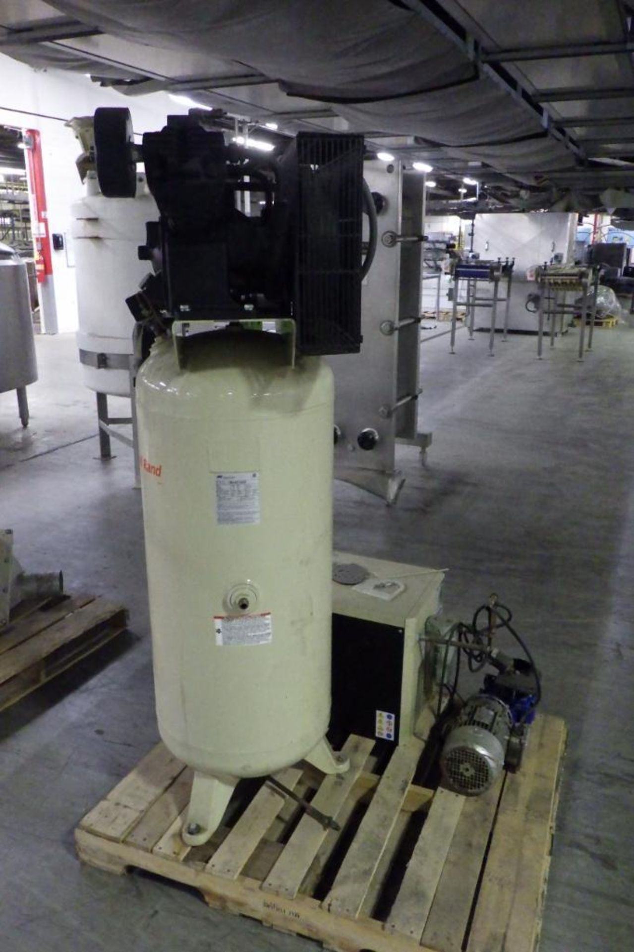 Ingersoll rand air compressor with dryer - Image 3 of 12