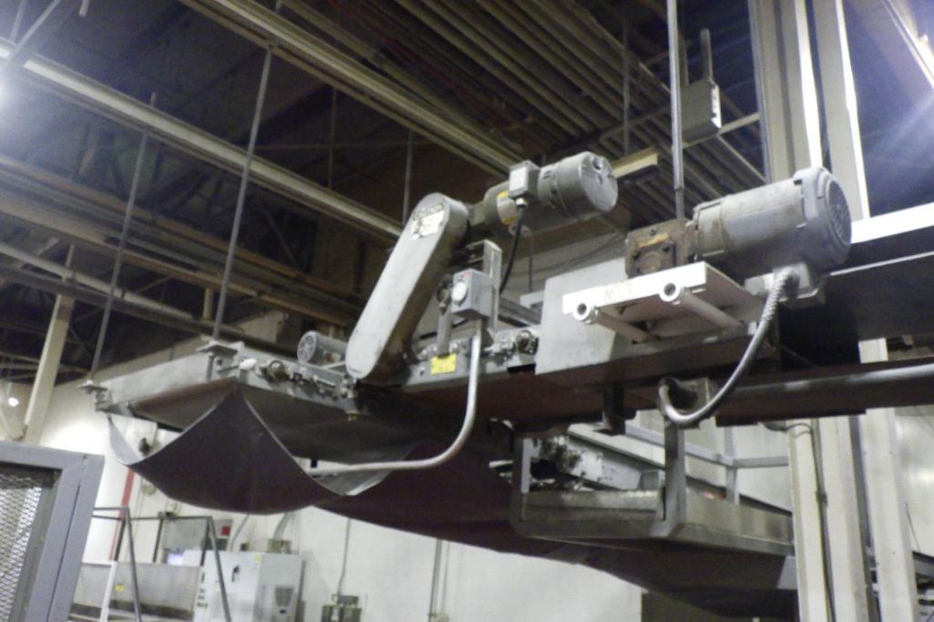 Overhead lid return conveyor - Image 7 of 17