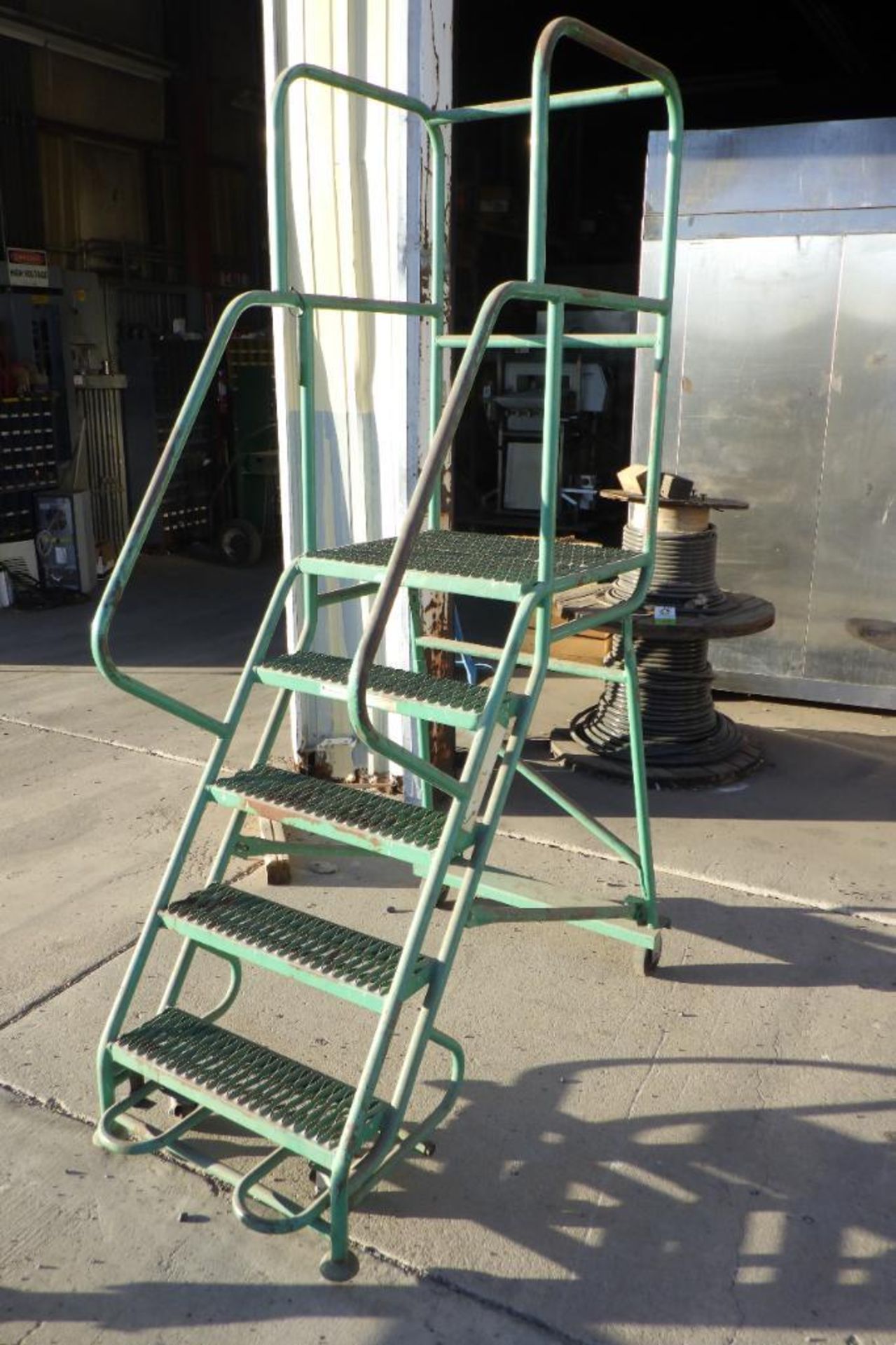 5 step rolling warehouse ladder - Image 3 of 5