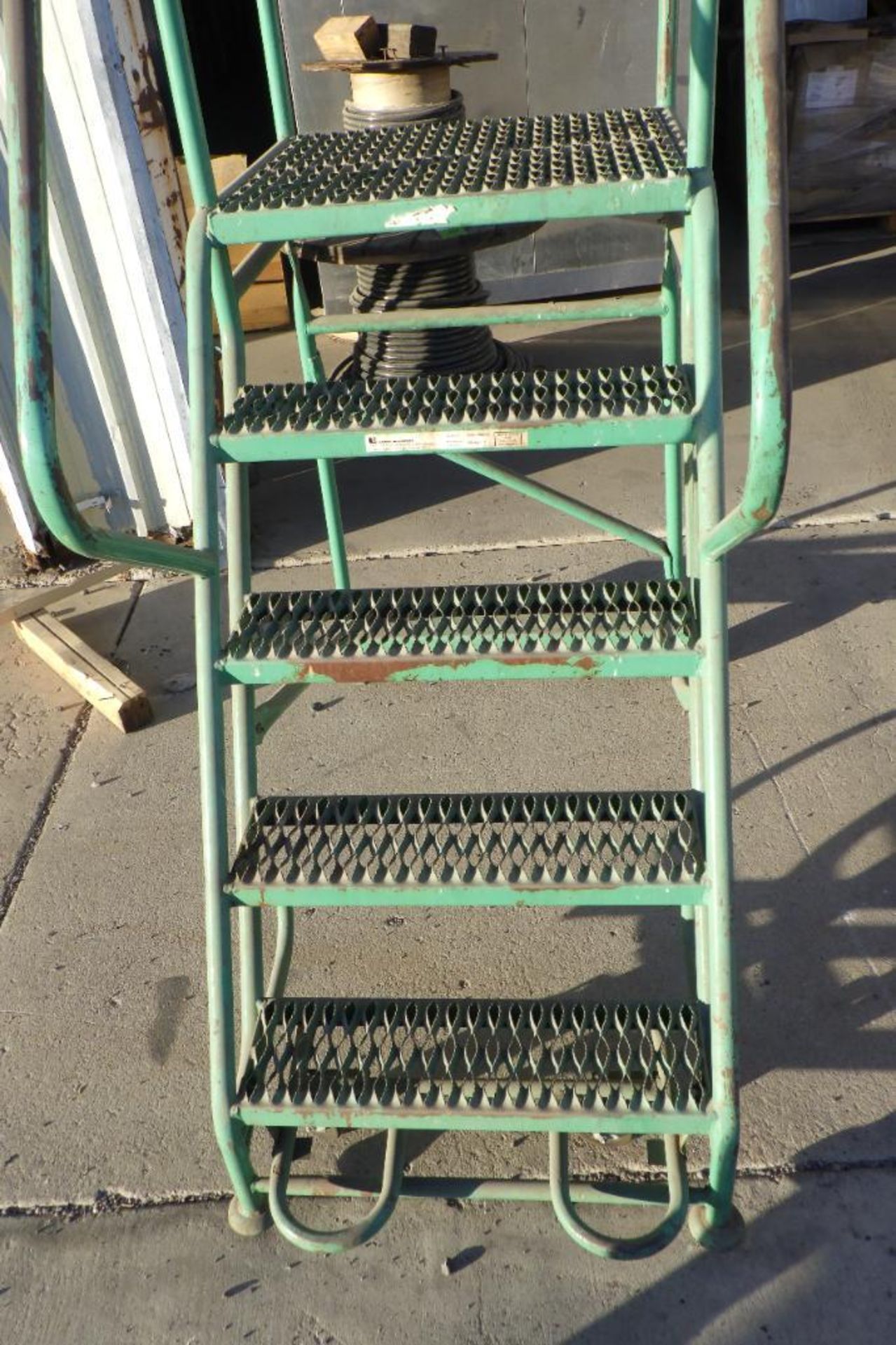 5 step rolling warehouse ladder - Image 4 of 5