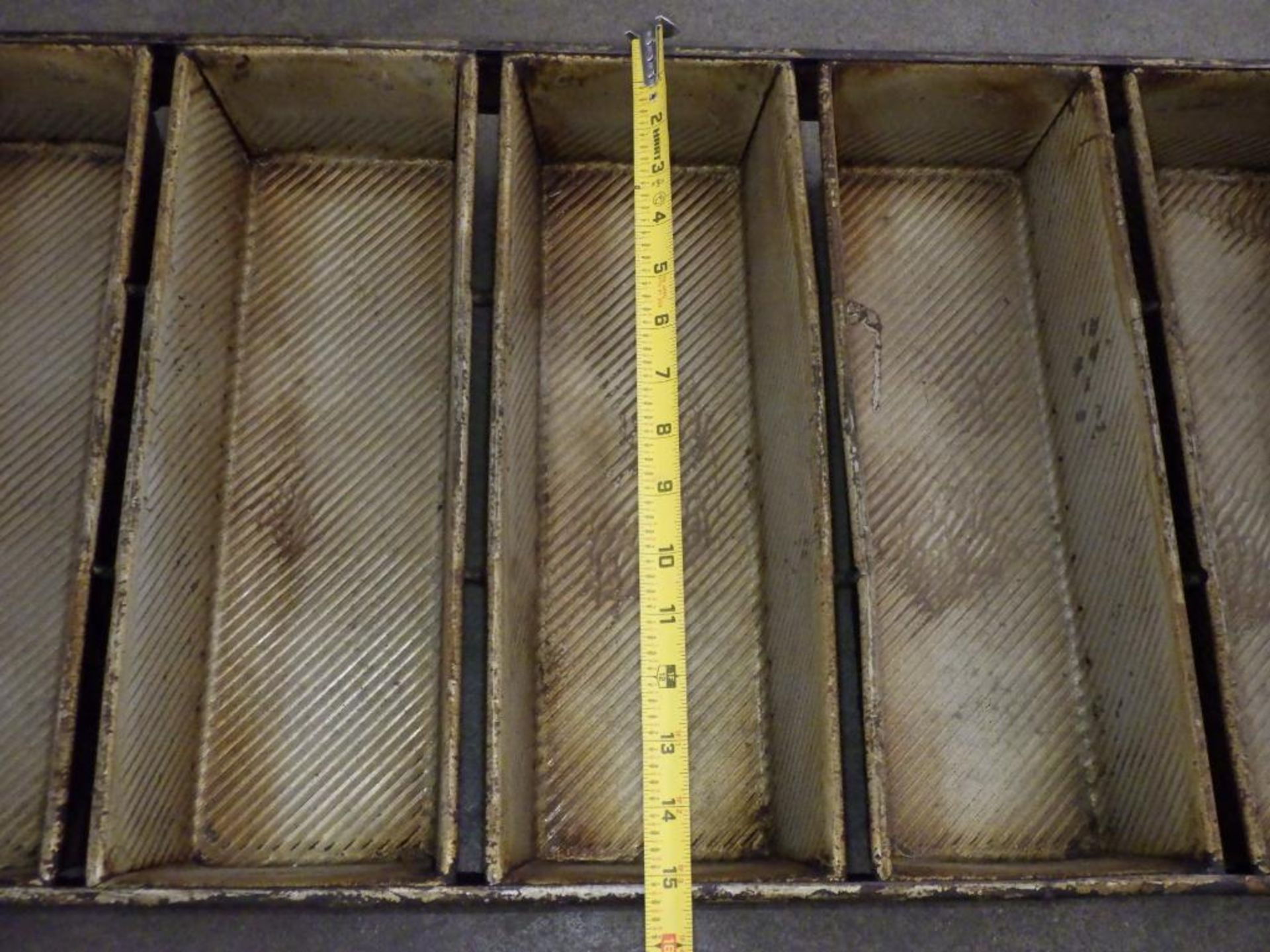 American Pan 5-strap loaf pans - Image 5 of 6