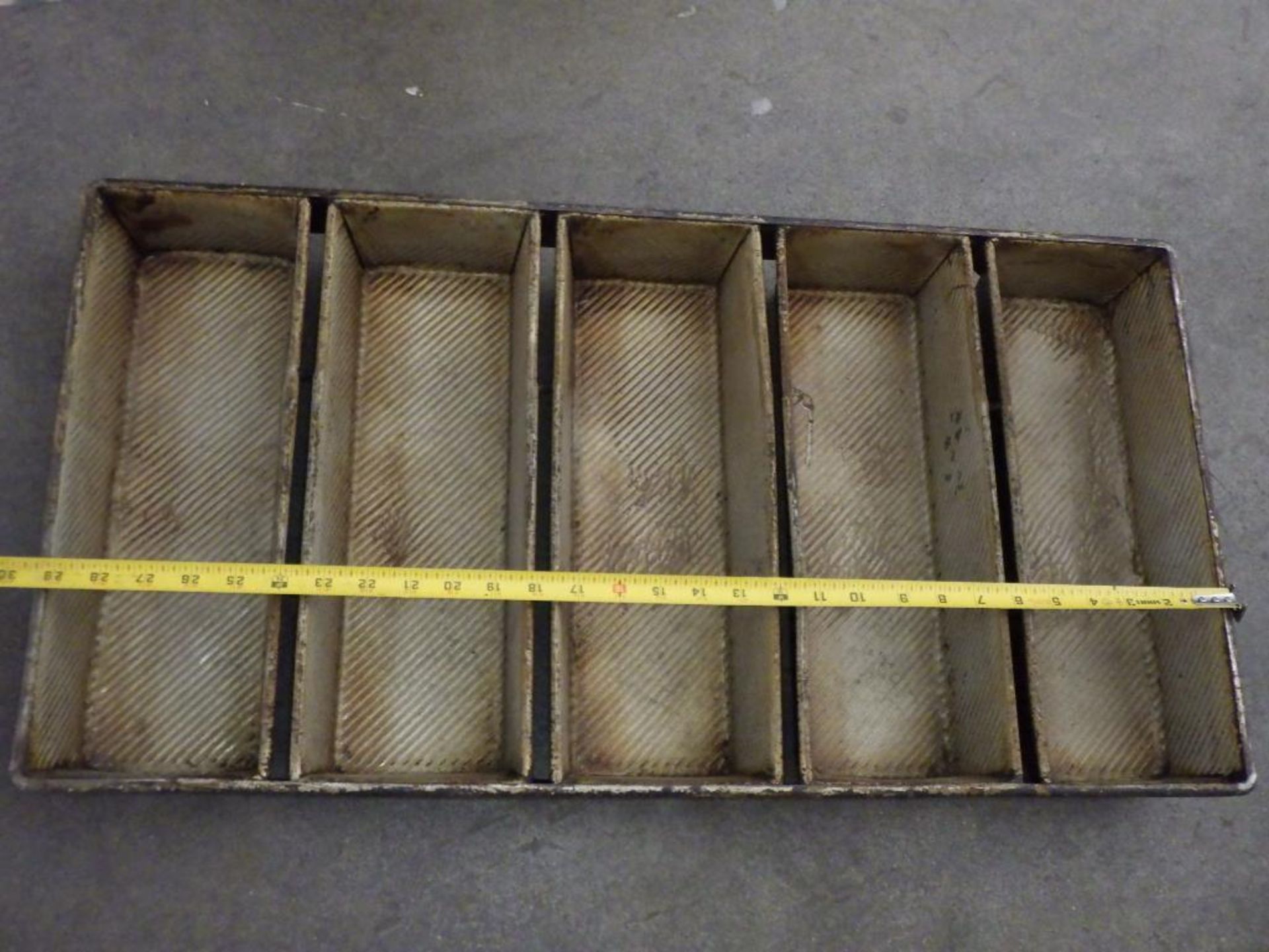 American Pan 5-strap loaf pans - Image 4 of 6