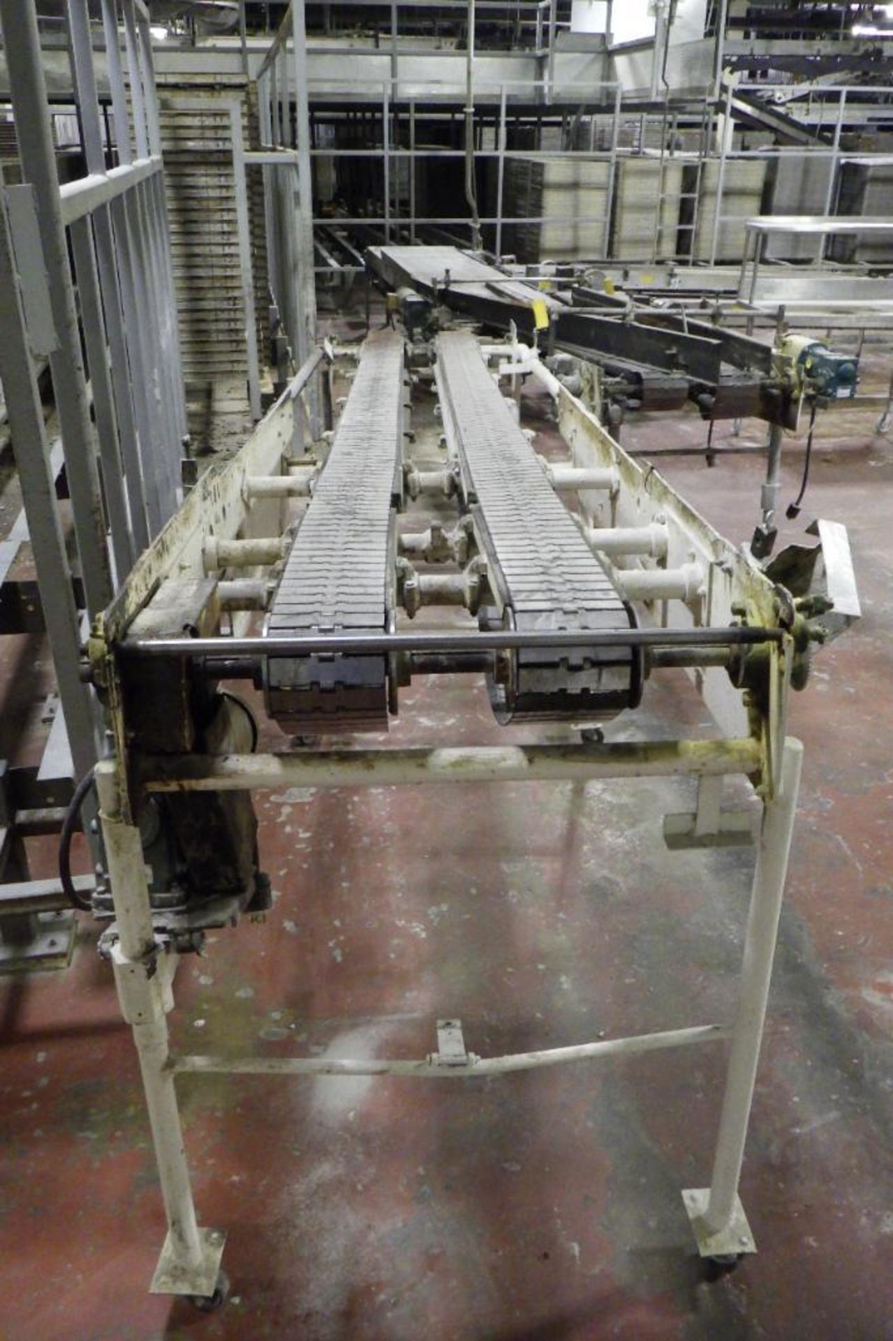 Infeed pan conveyor - Image 2 of 4