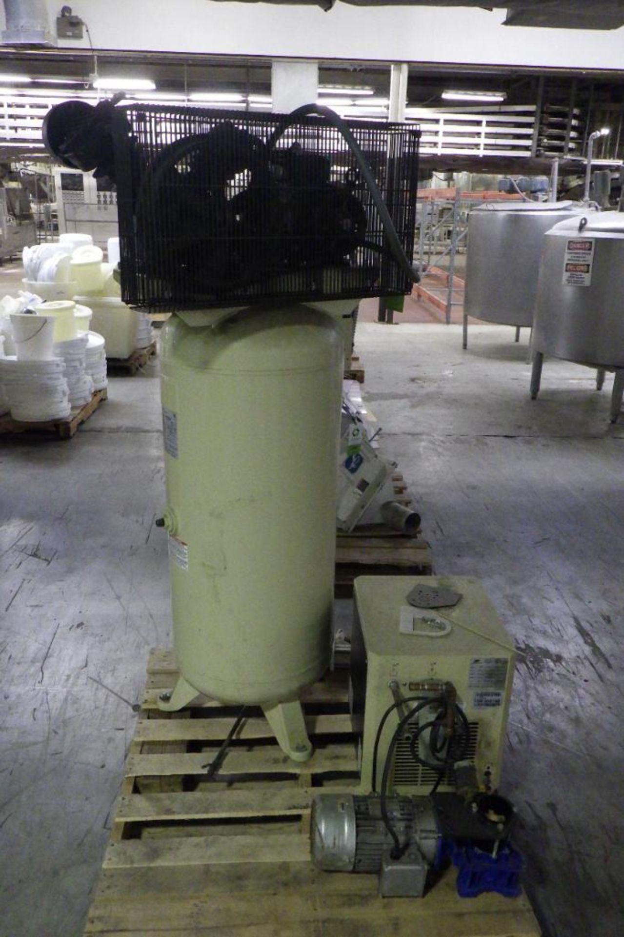 Ingersoll rand air compressor with dryer - Image 4 of 12