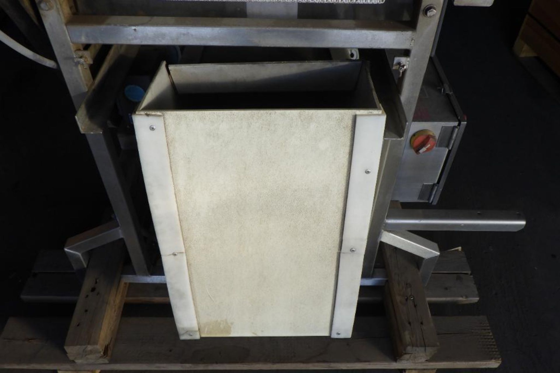 Safeline metal detector with conveyor - Image 14 of 16