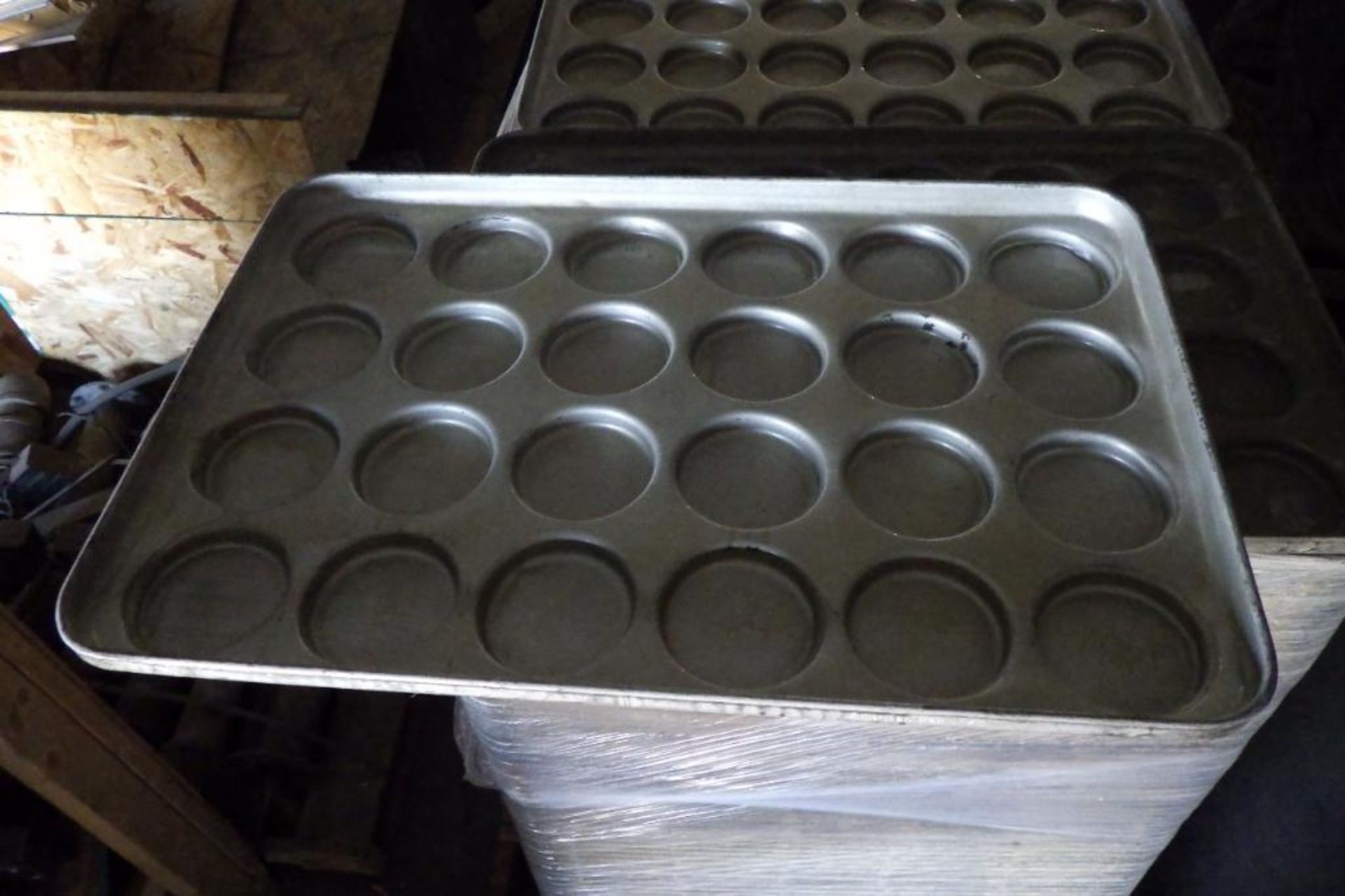 American Pan 24-spot bun pans