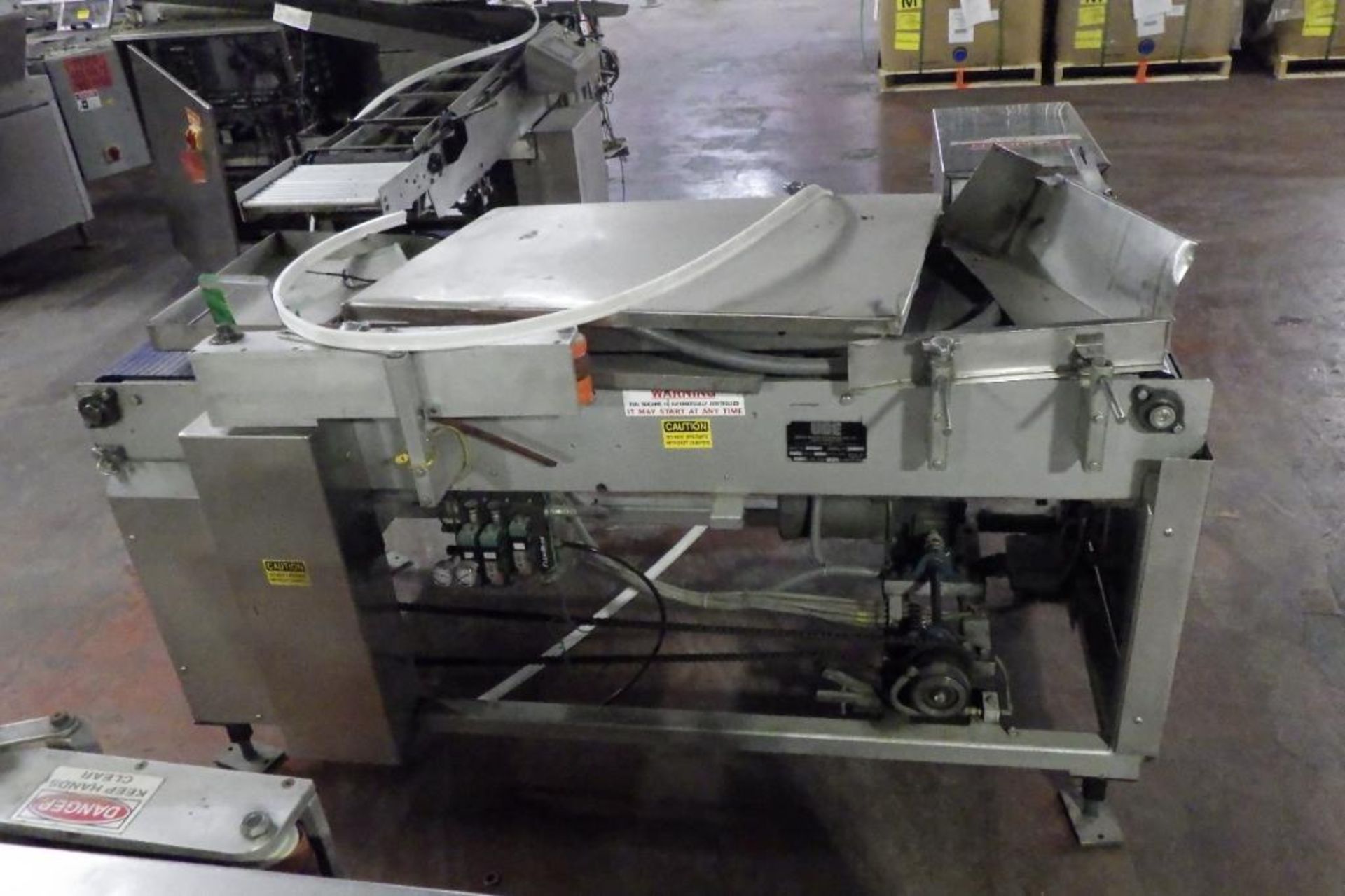 UBE orientator conveyor - Image 4 of 10