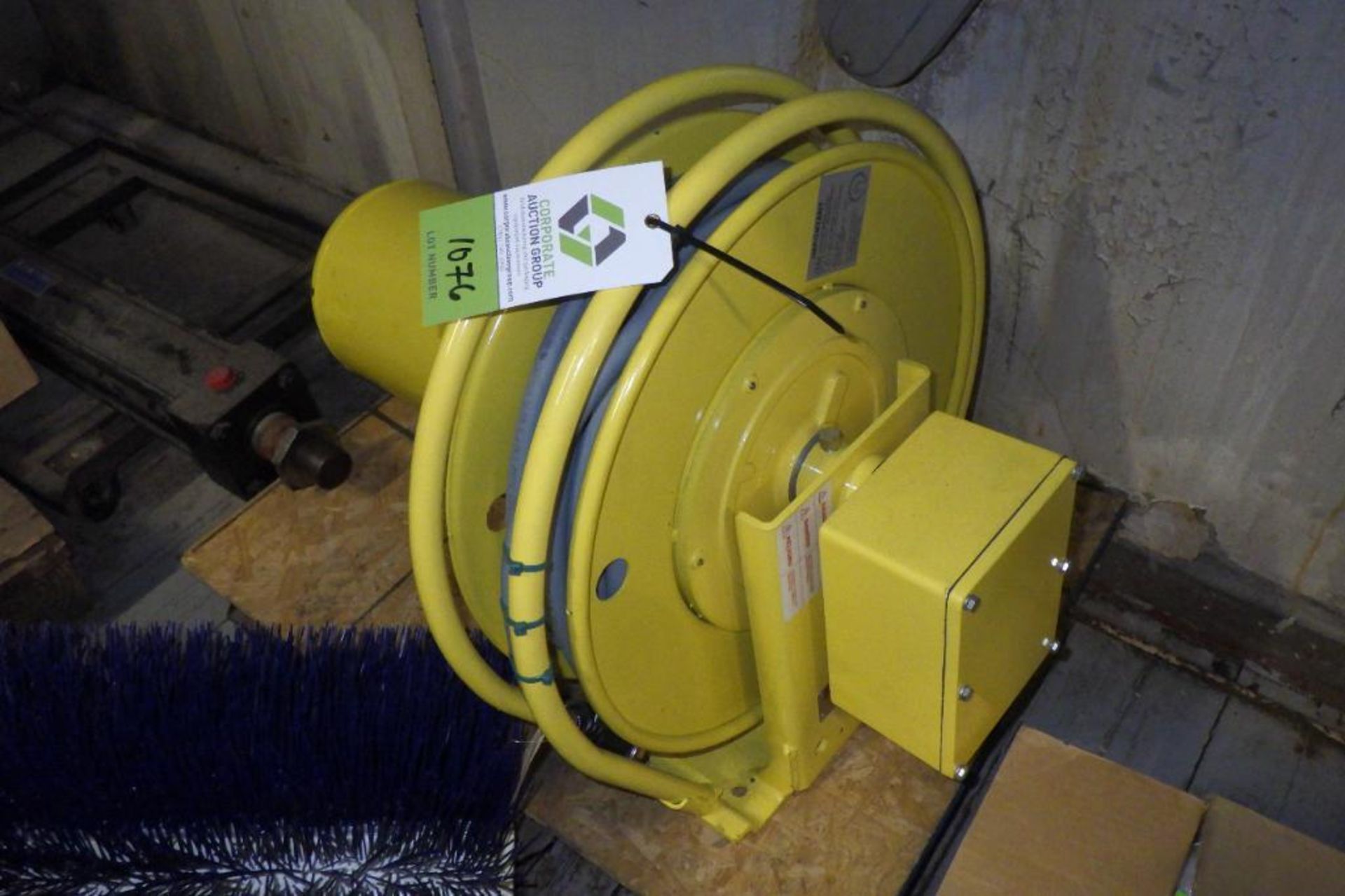 Electric cable reel with cable