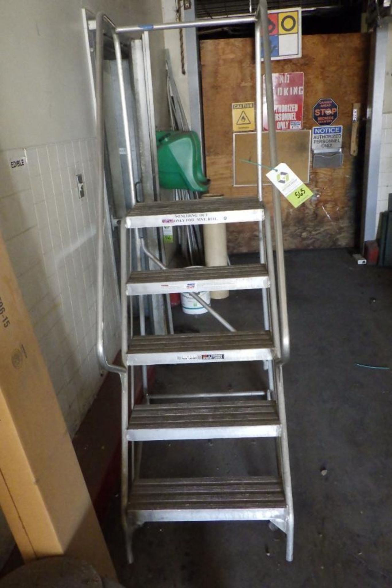 Aluminum 5-step rolling warehouse ladder - Image 2 of 6