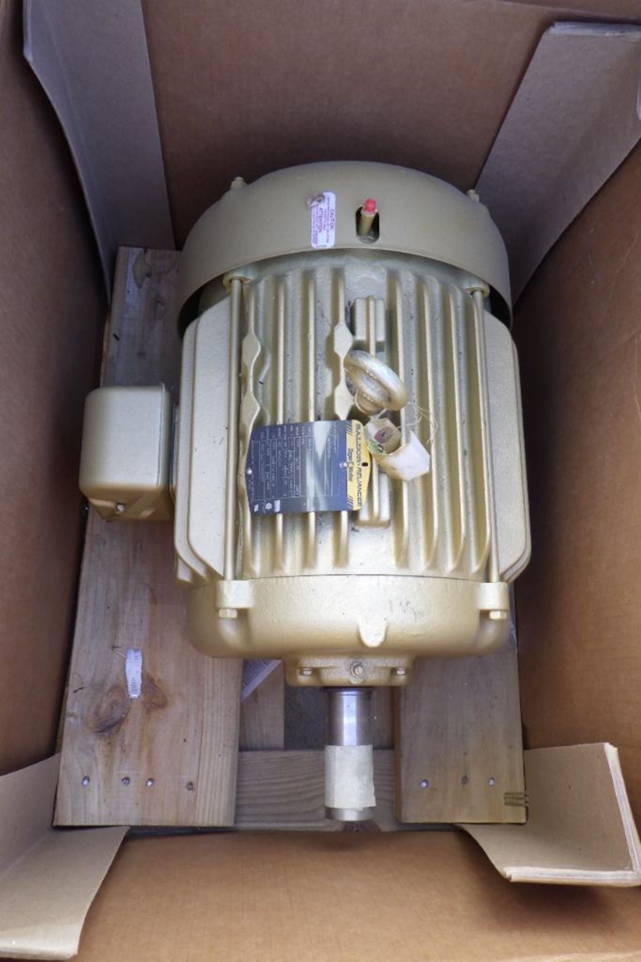 New in box fan motor and fan blade - Image 3 of 8