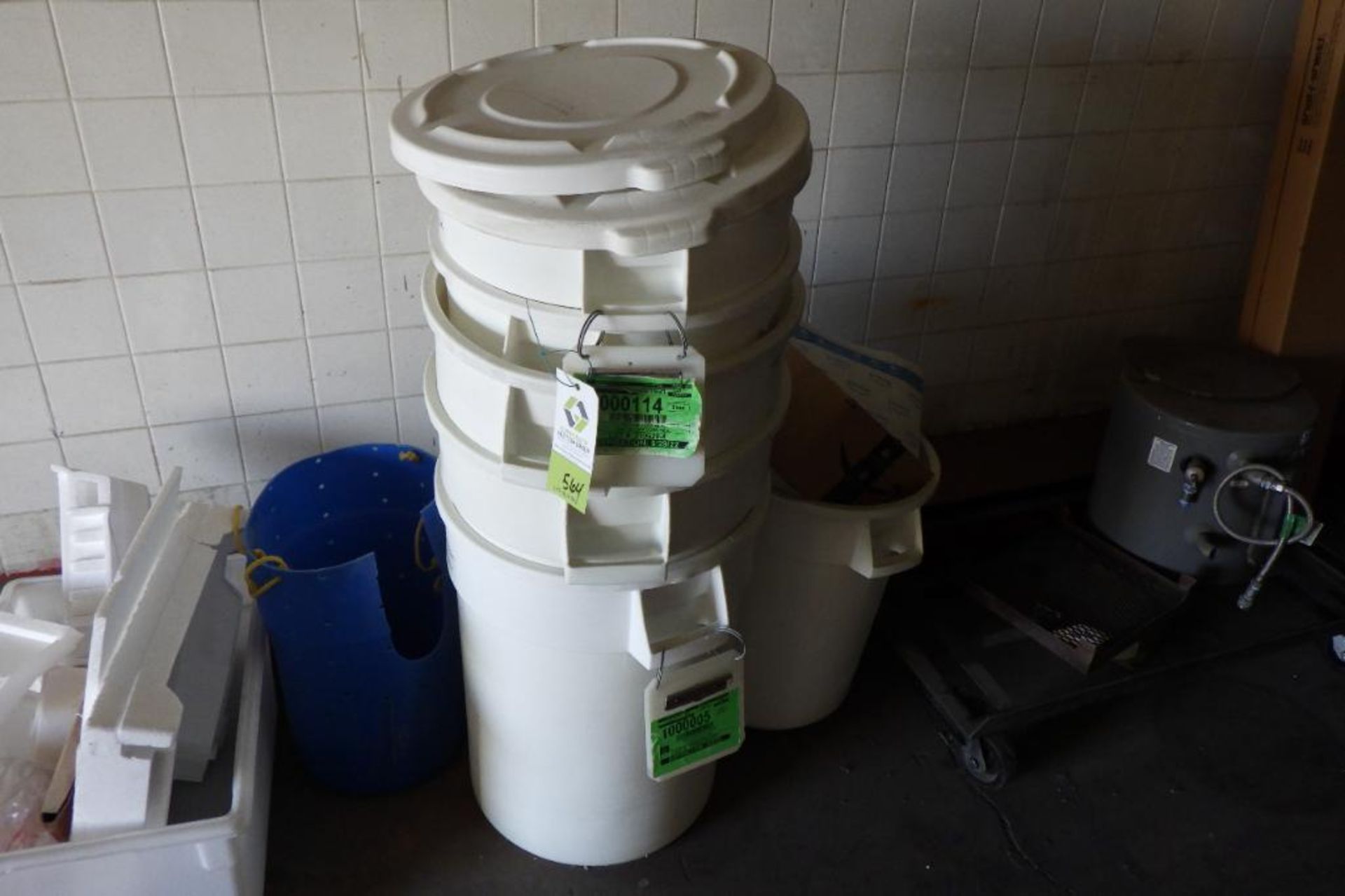 Lot of assorted Rubbermaid trash bins and lids