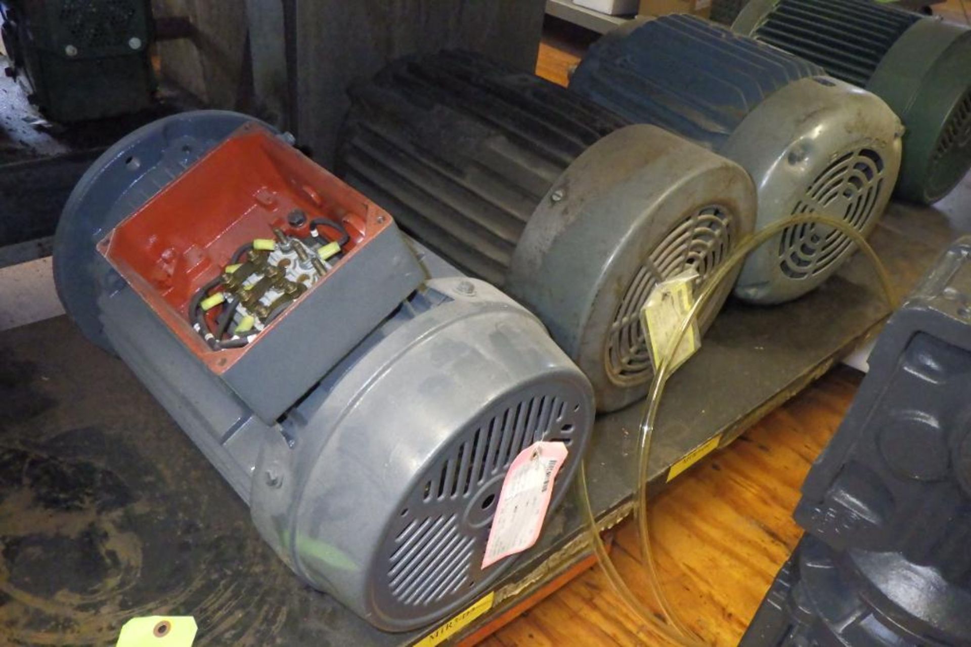 Lot of assorted AC motors - Image 4 of 11