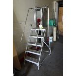 Aluminum 5-step rolling warehouse ladder