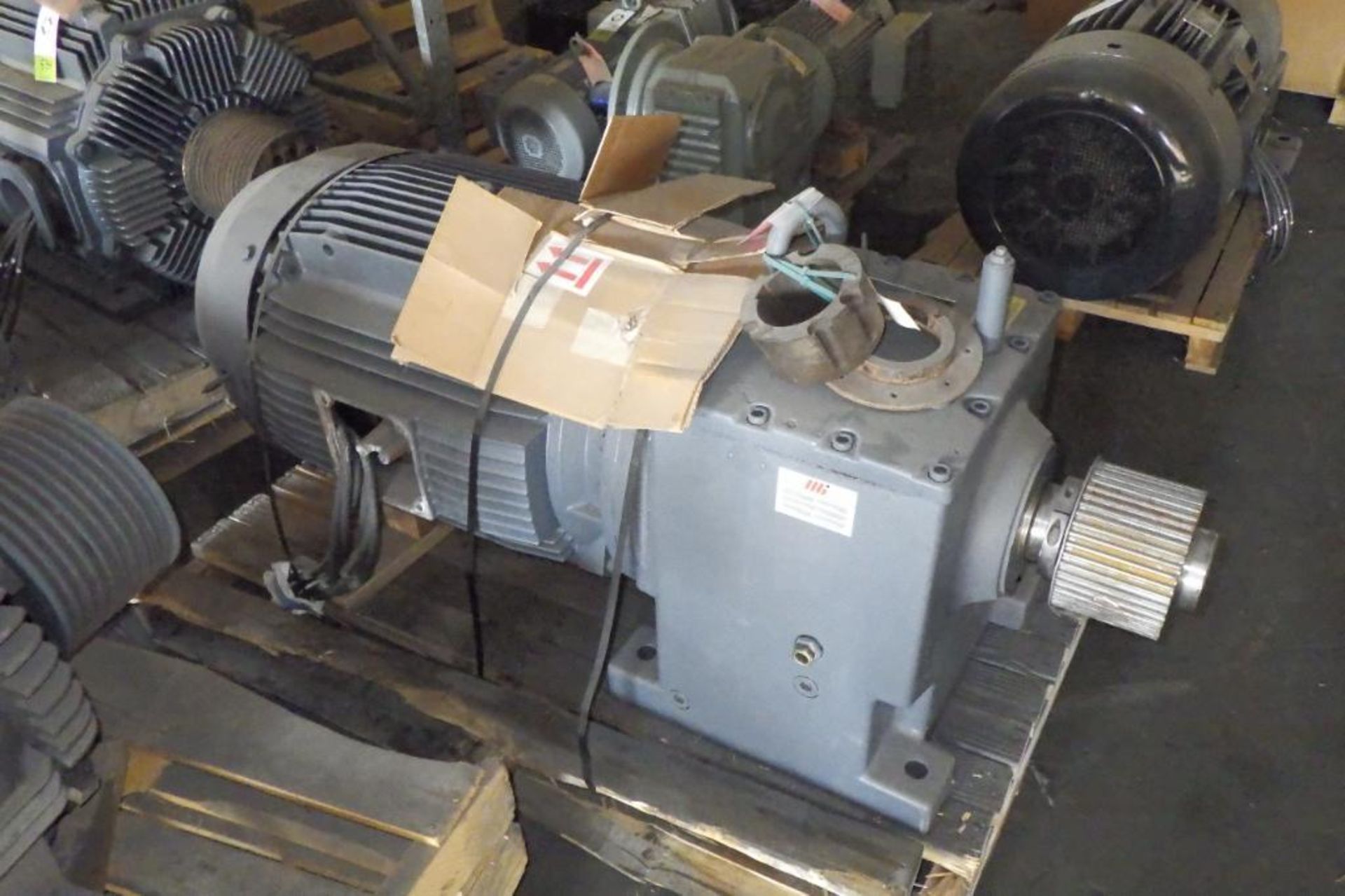 Rebuilt motor and gearbox - Image 3 of 10