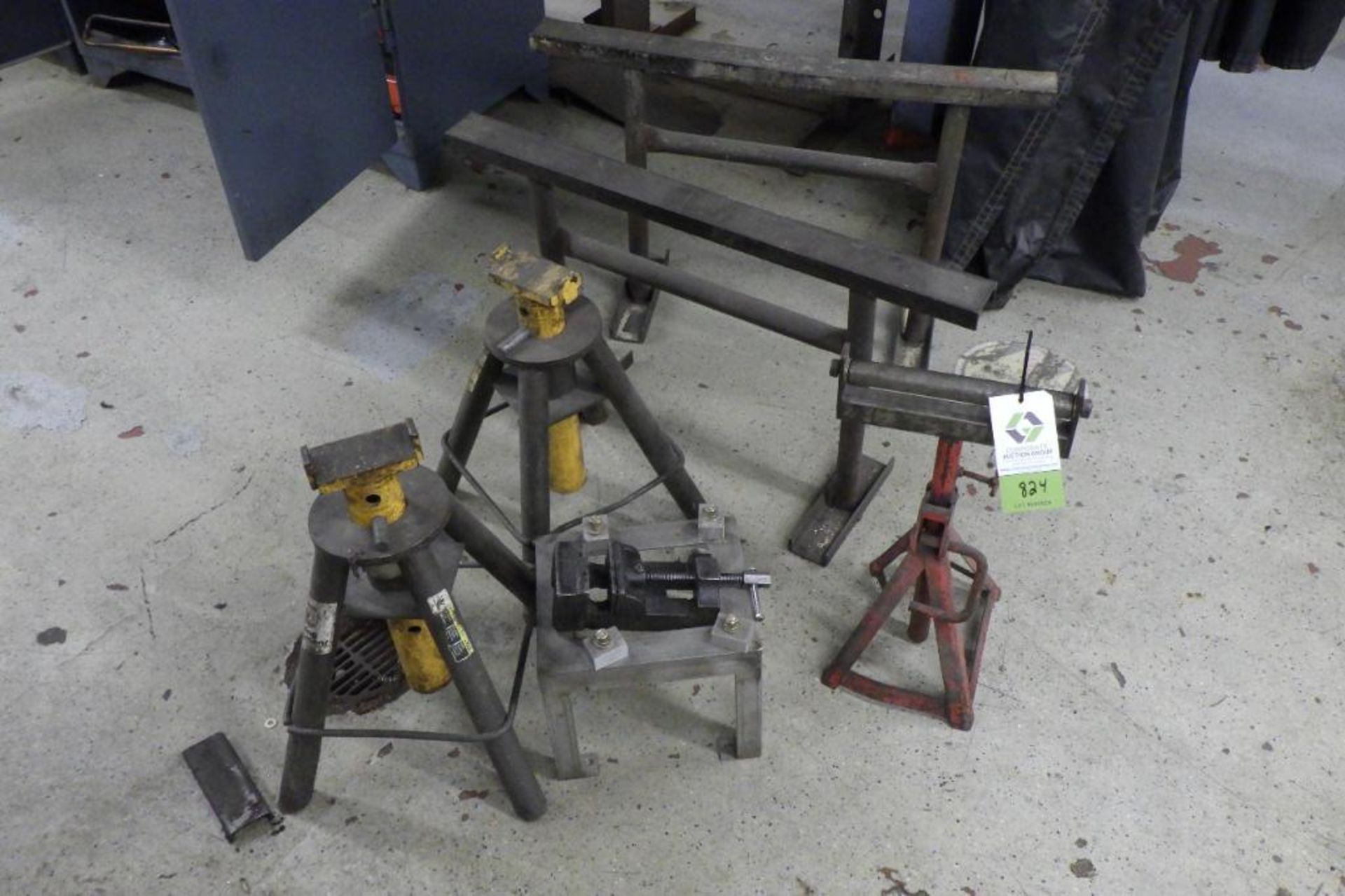 Lot of assorted pipe stands