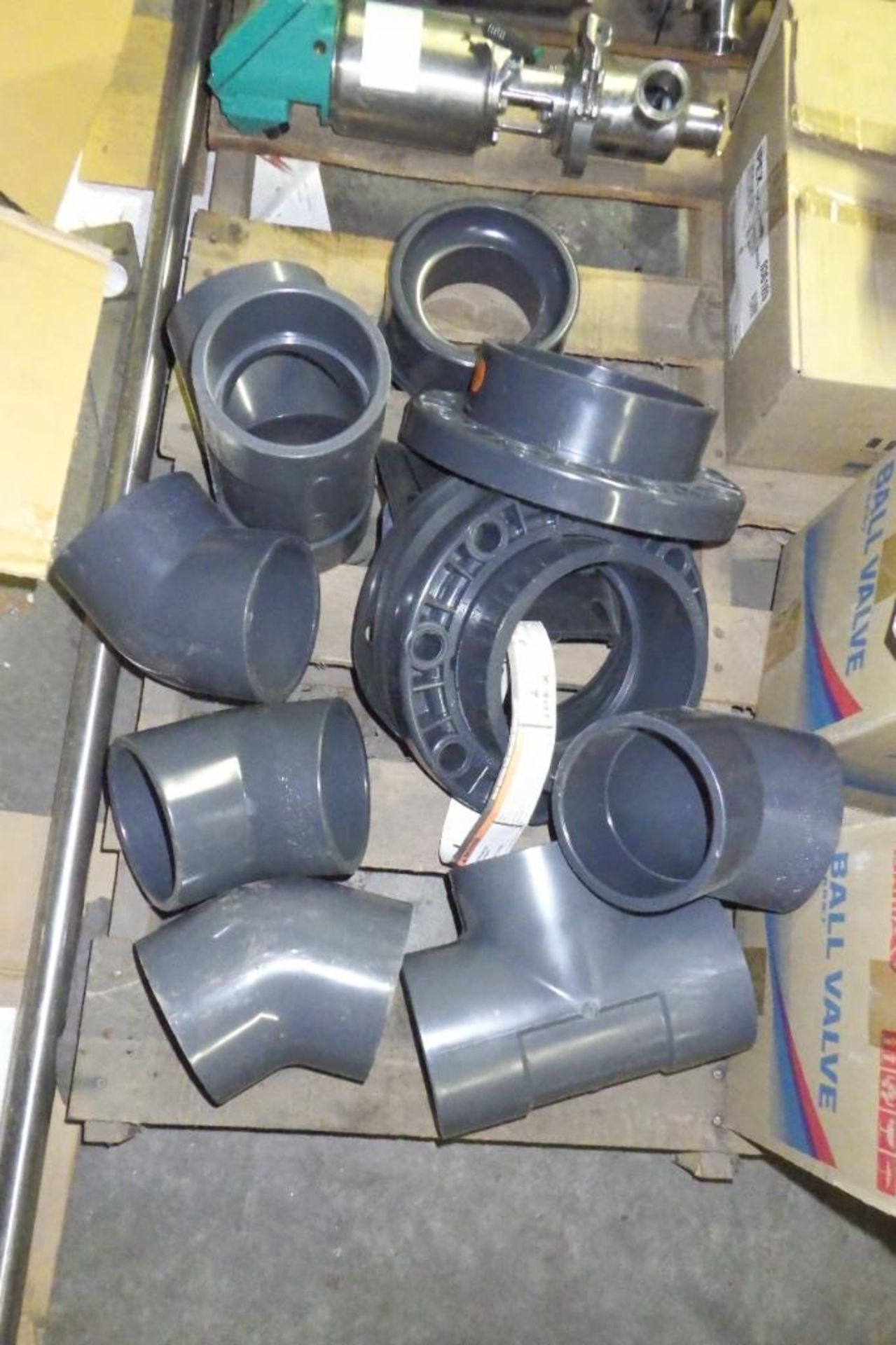 Lot of assorted New PVC valves and connects - Image 2 of 6