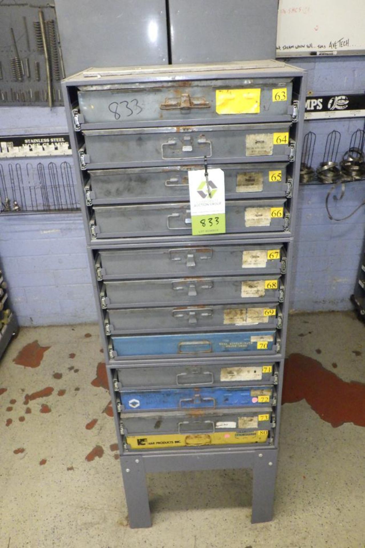 Hardware cabinets and hardware - Image 12 of 24