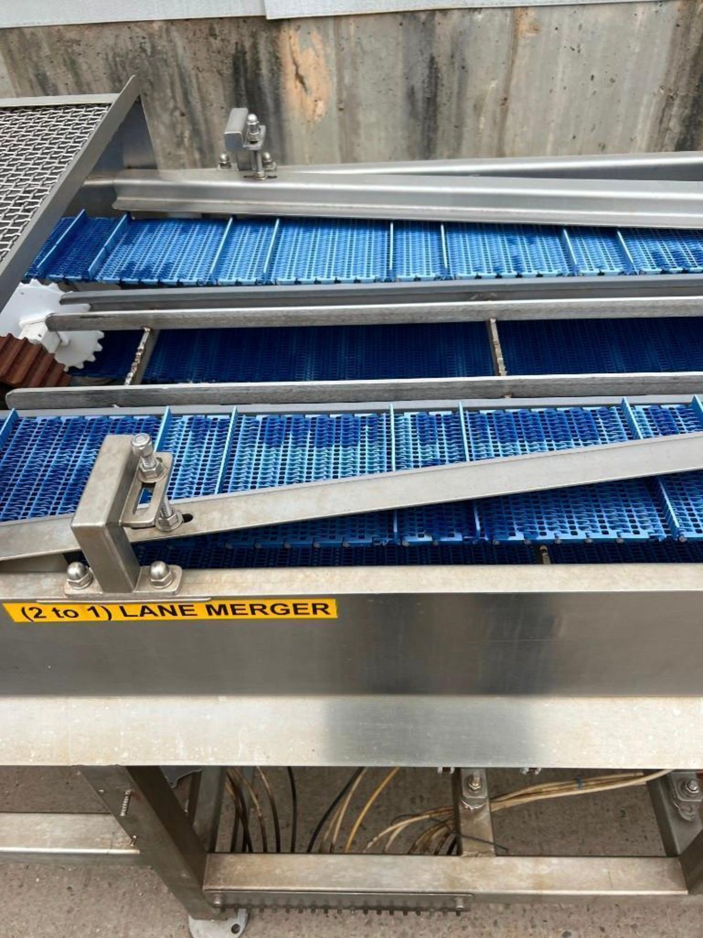 Intralox merge conveyor - Image 4 of 7