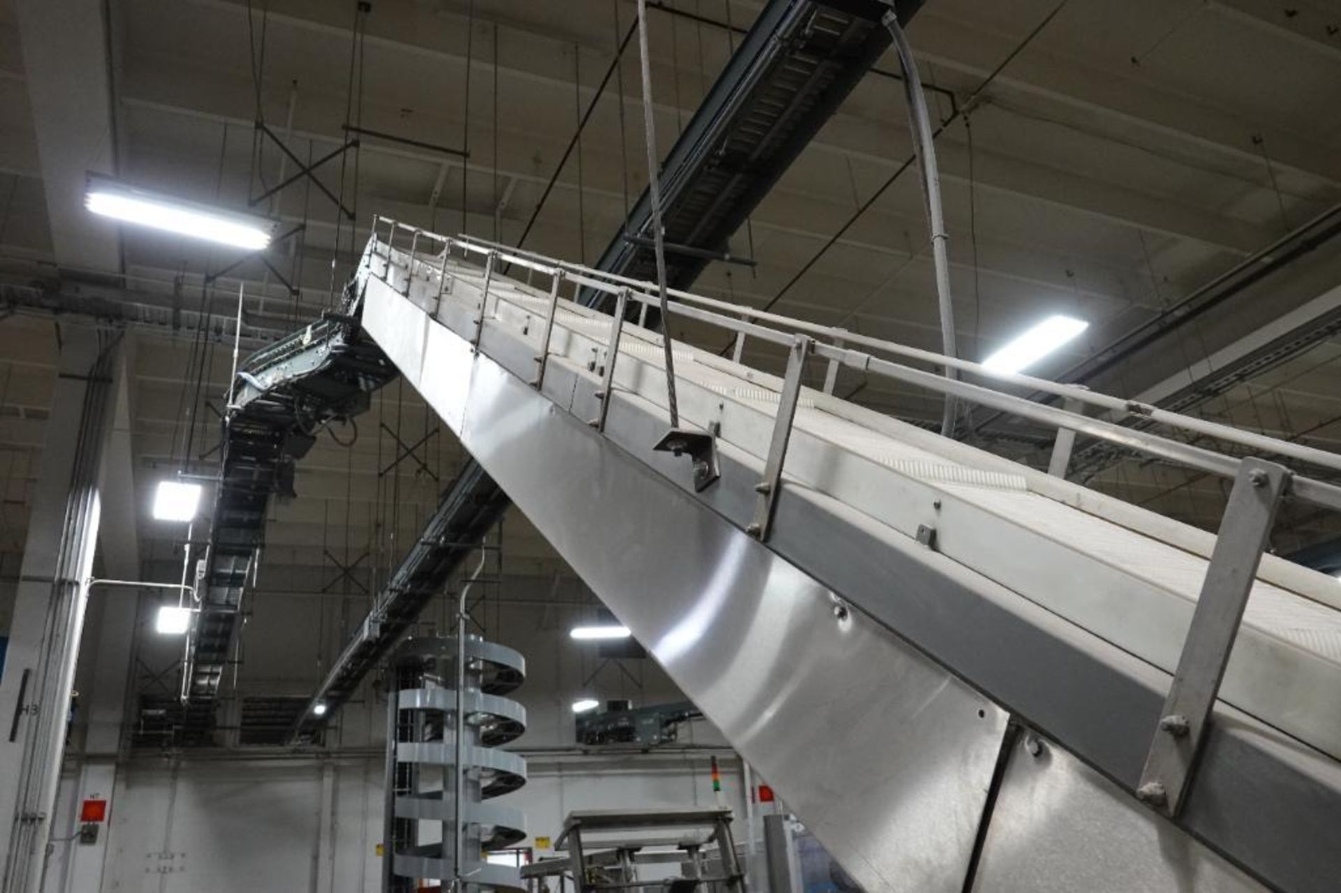 Incline cleated belt conveyor - Image 5 of 8