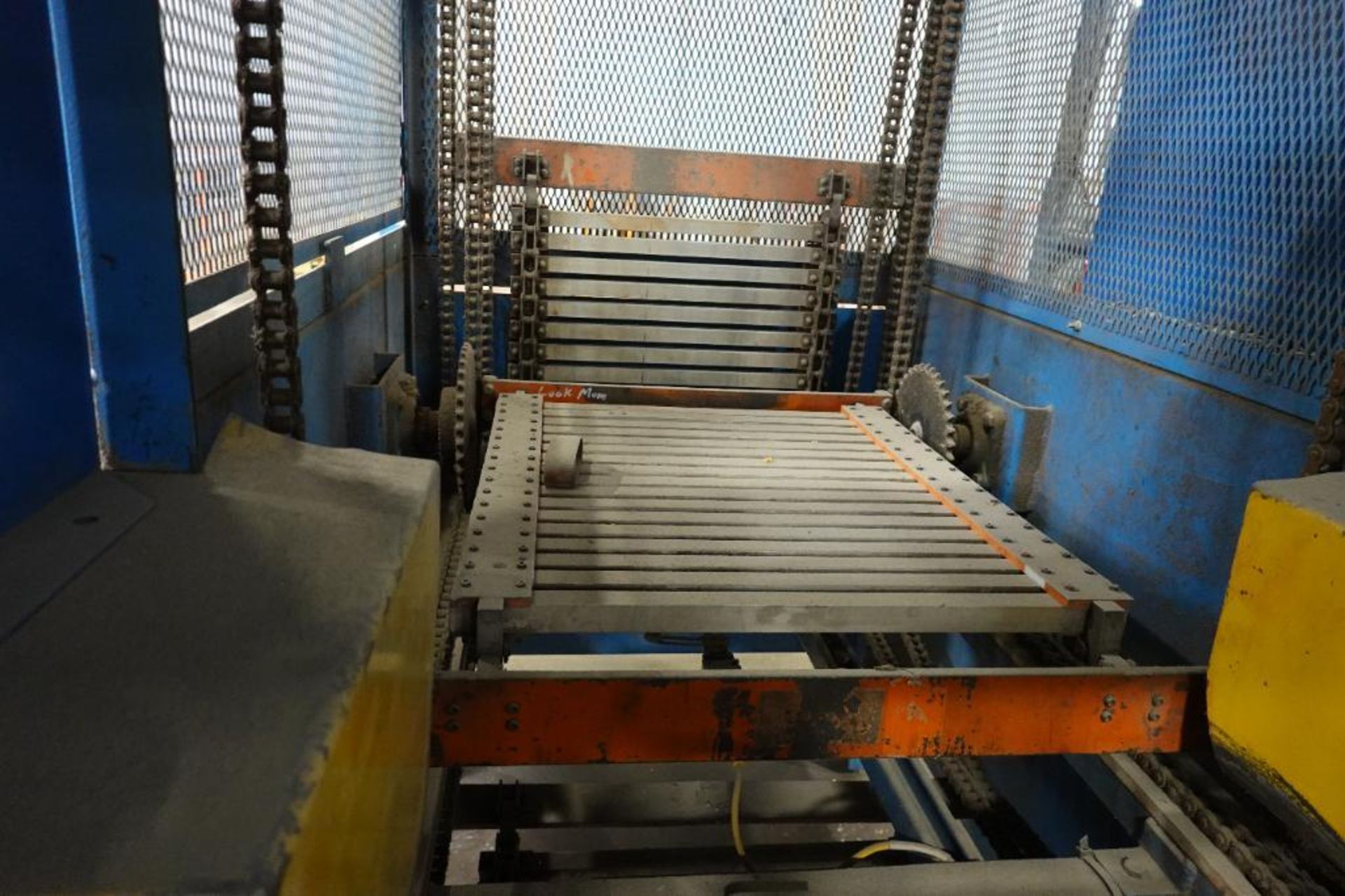 TKF Conveyors case elevator - Image 6 of 12