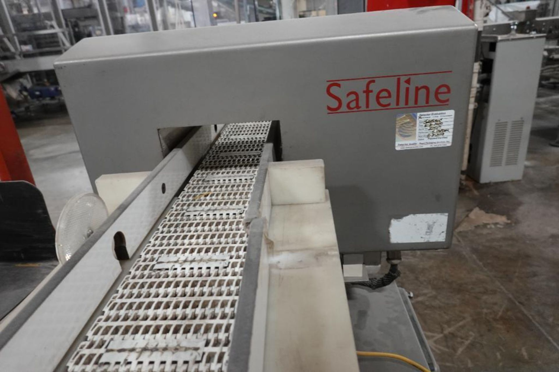Safeline metal detector with conveyor - Image 3 of 8