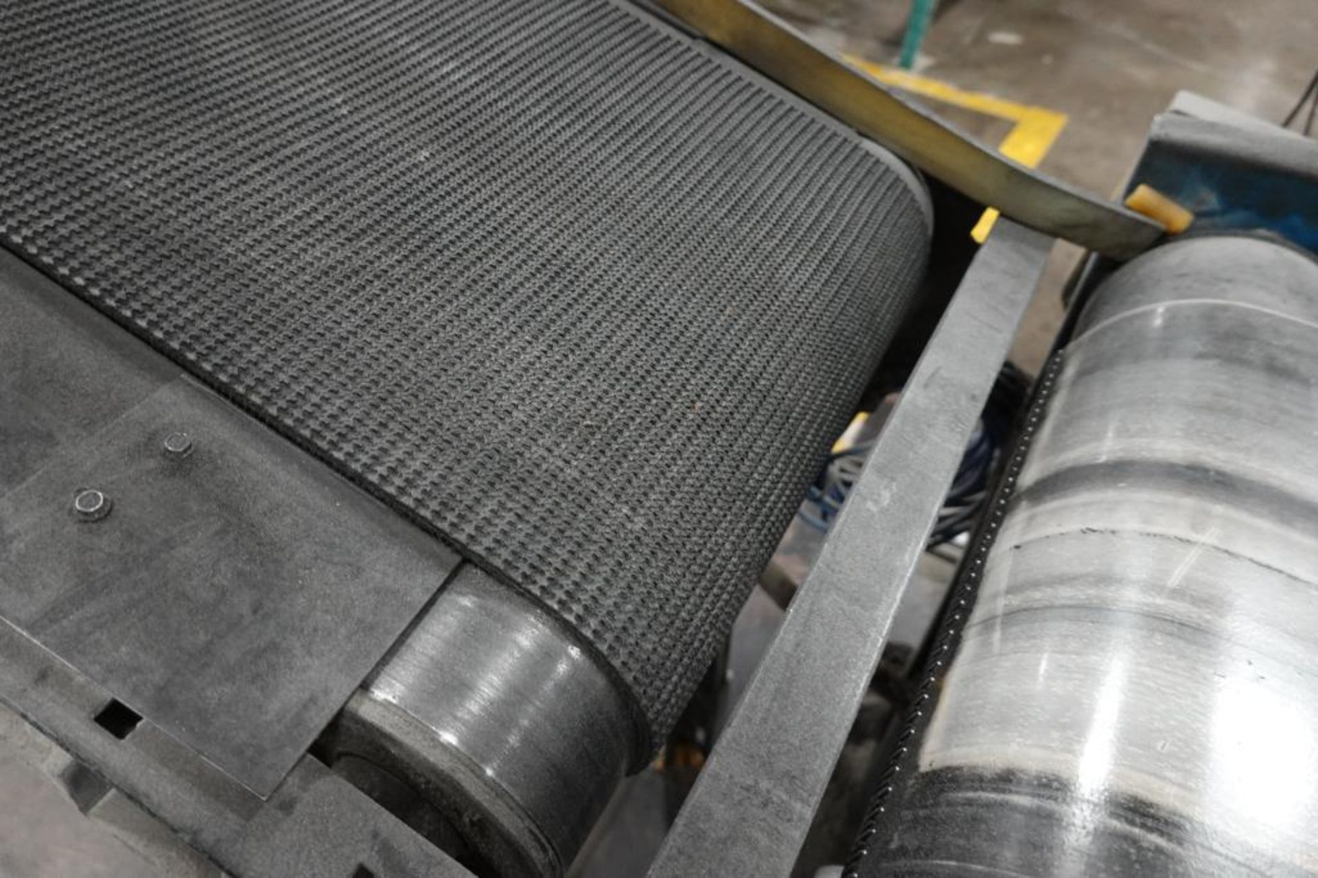 Incline rubber belt conveyor - Image 3 of 11