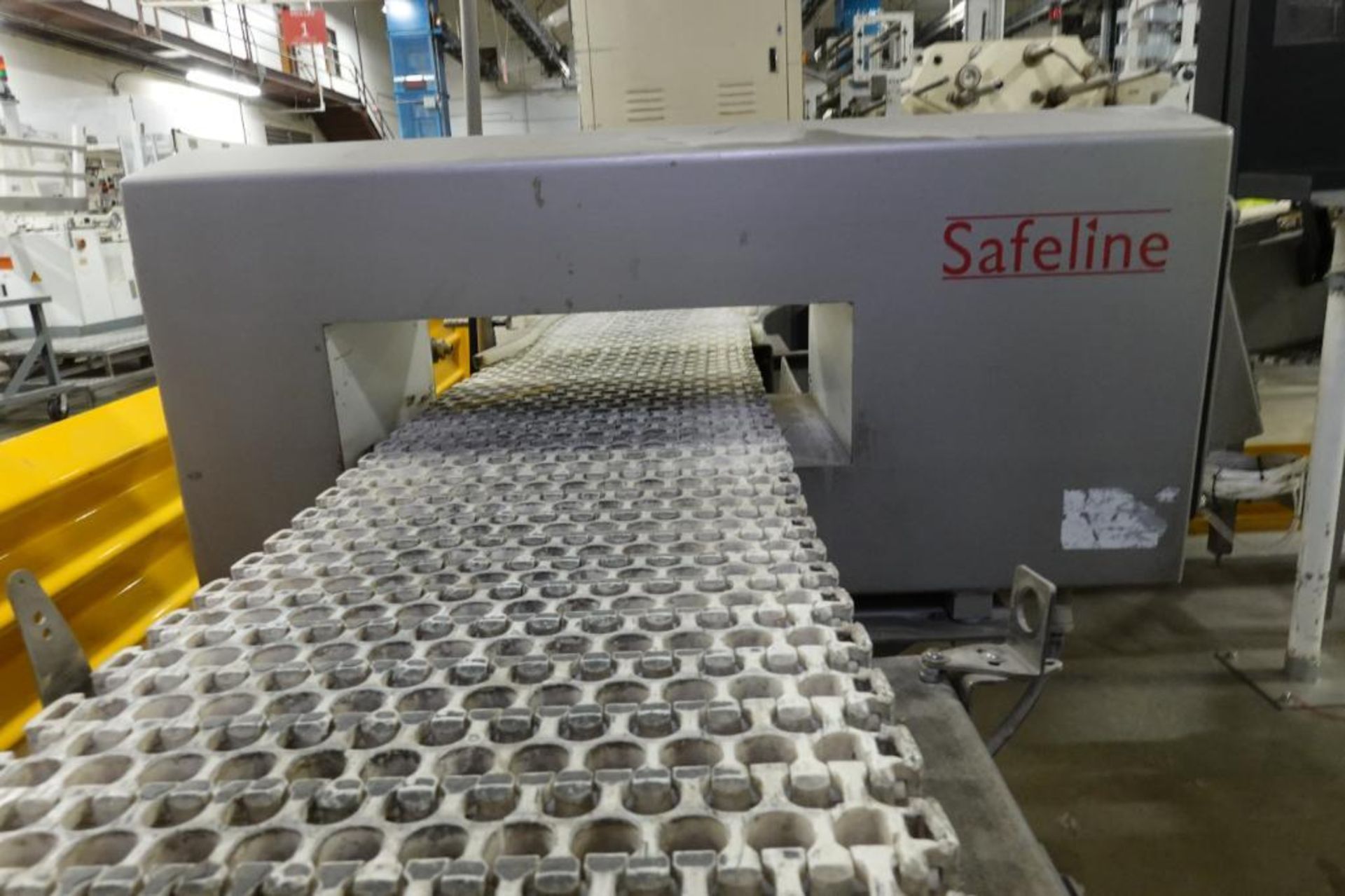 Safeline metal detector with conveyor - Image 6 of 14