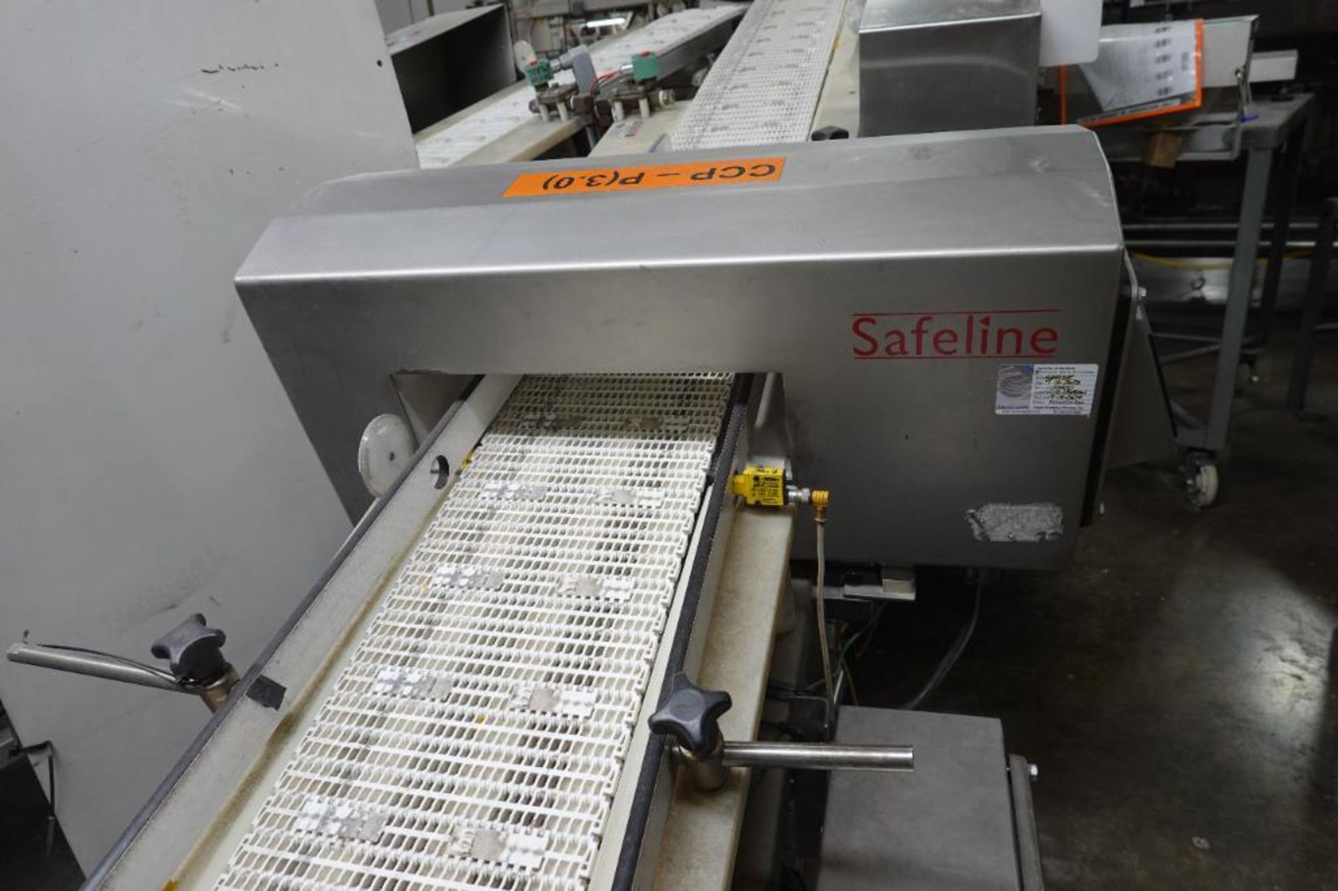 Safeline metal detector with incline conveyor - Image 4 of 8