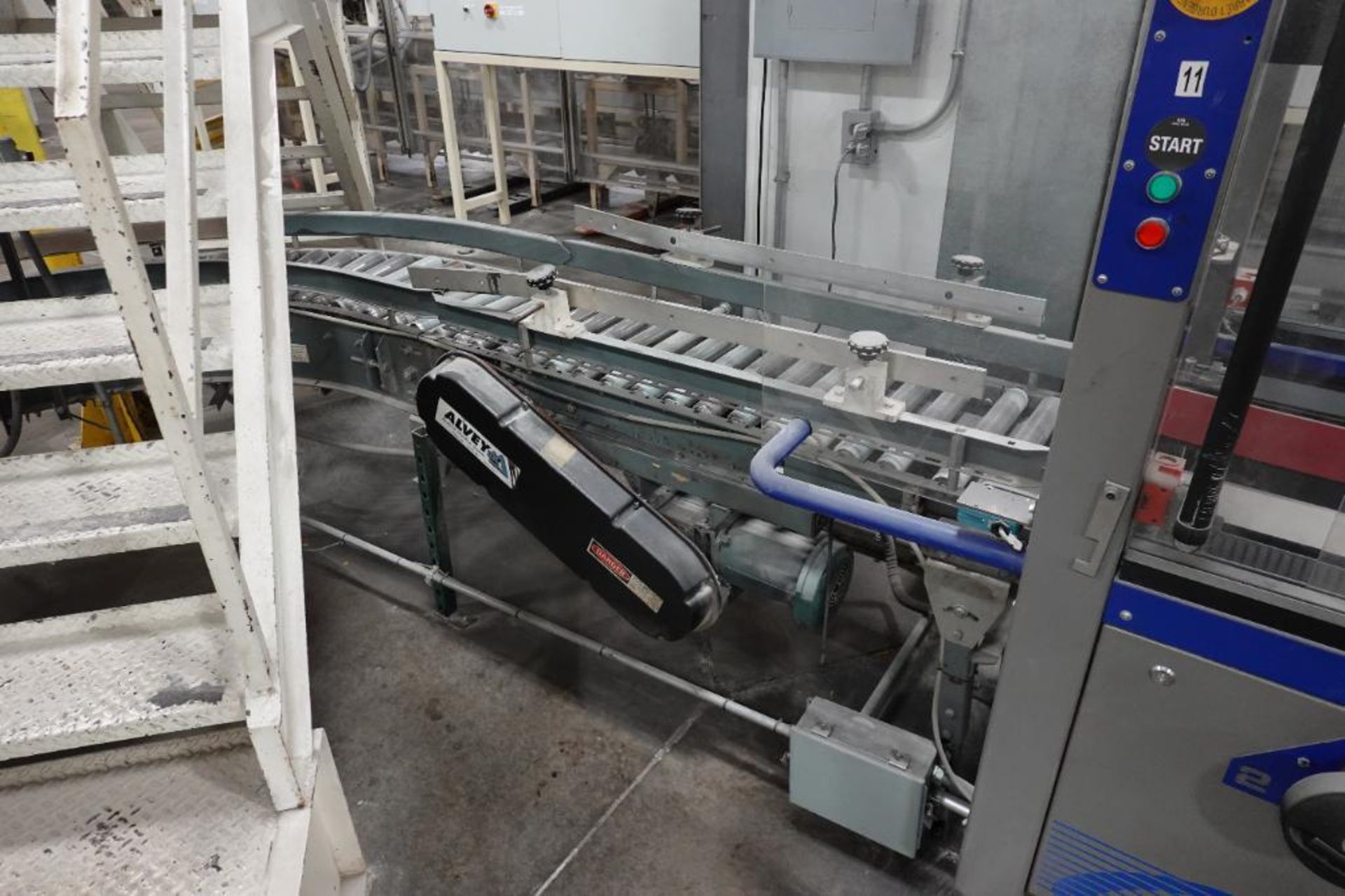 Alvey 90 degree powered roller conveyor - Image 4 of 9