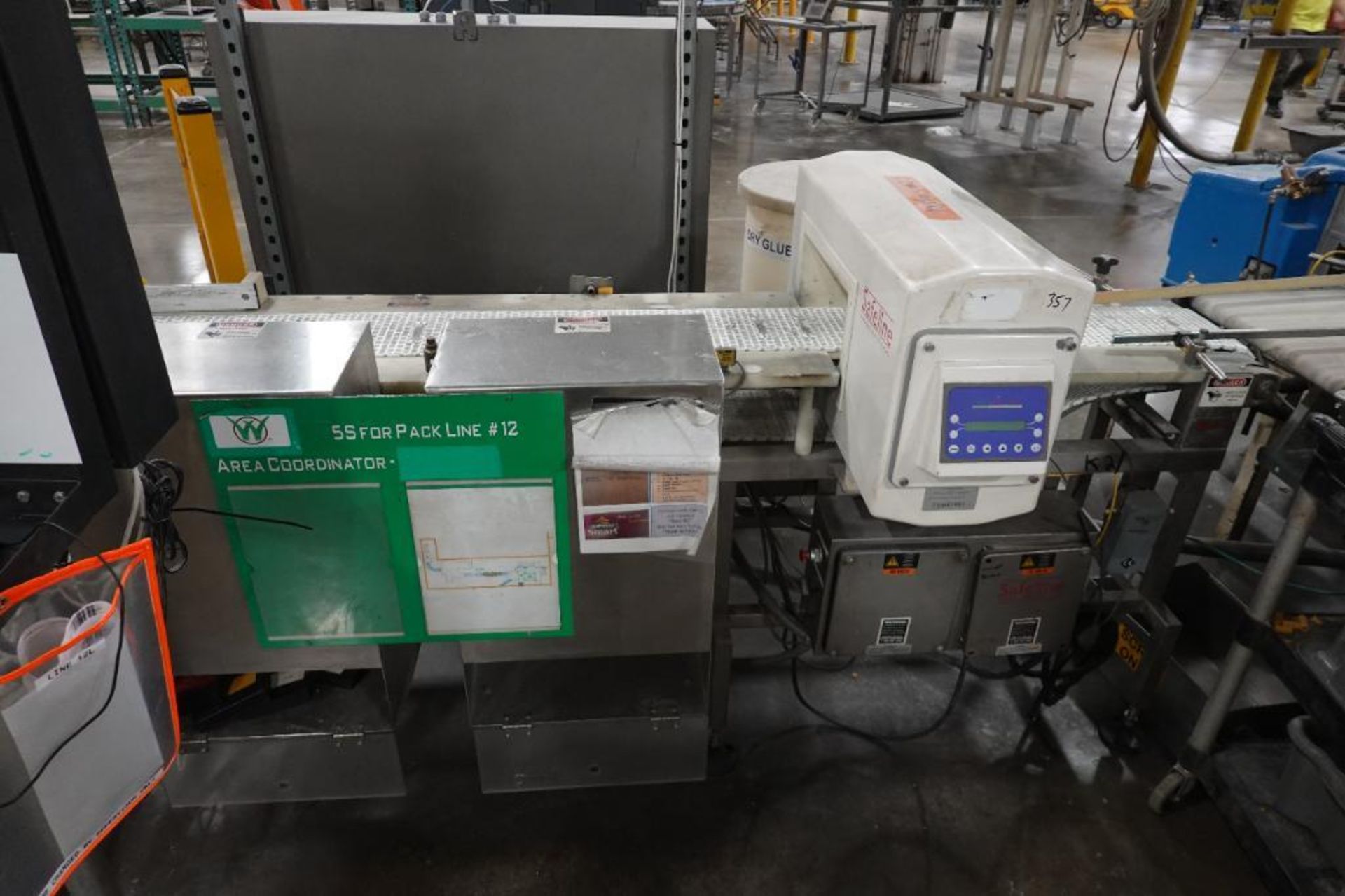 Safeline metal detector with conveyor