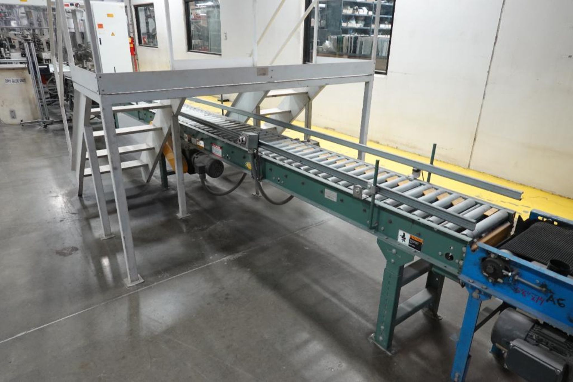 Hytrol powered roller conveyor - Image 4 of 6