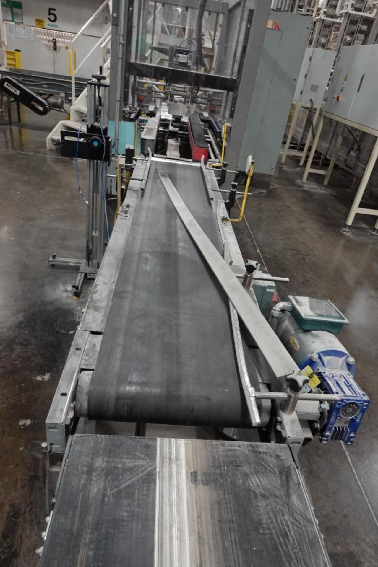 Hytrol rubber belt conveyor - Image 3 of 7