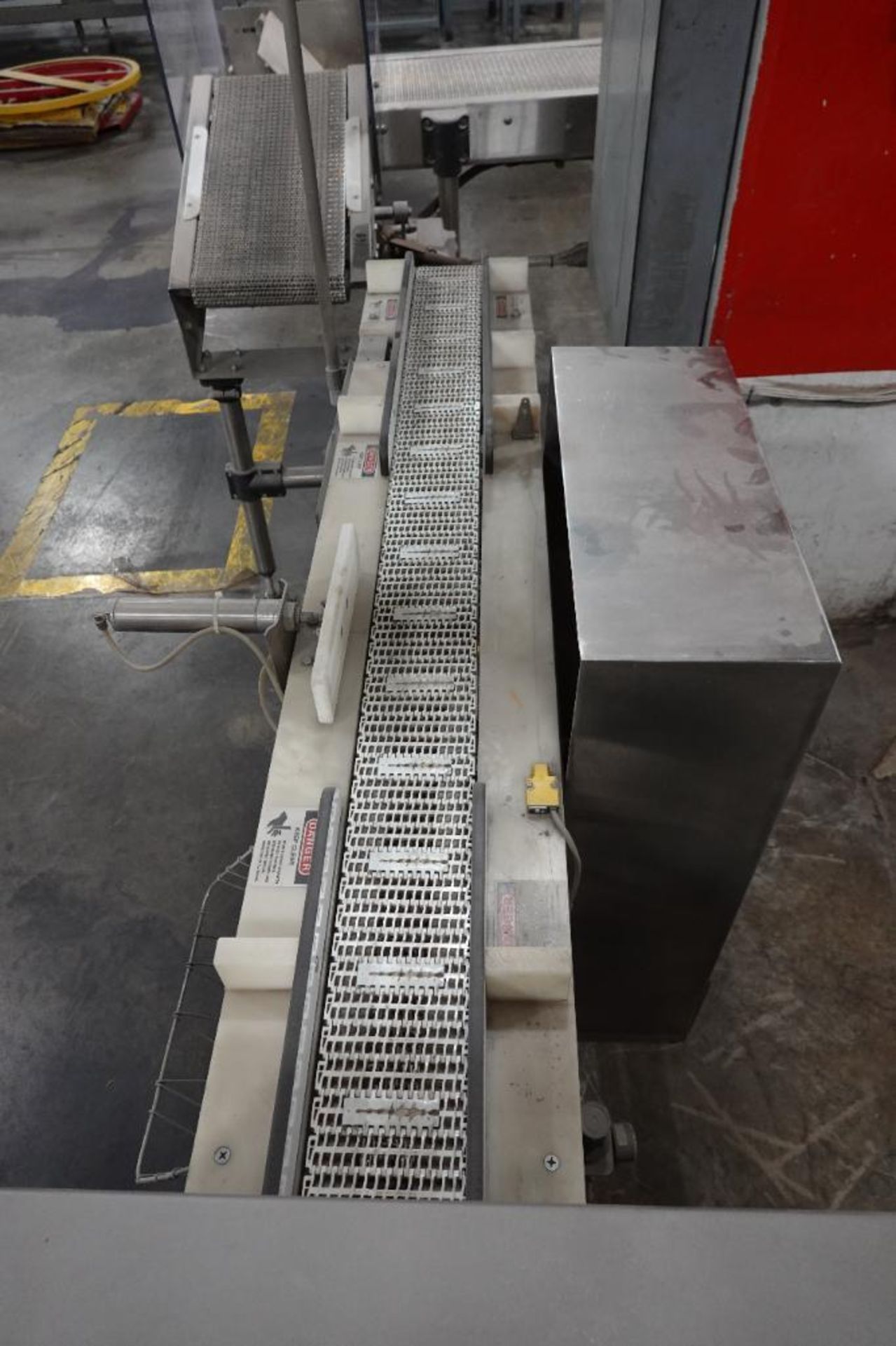 Safeline metal detector with conveyor - Image 6 of 8