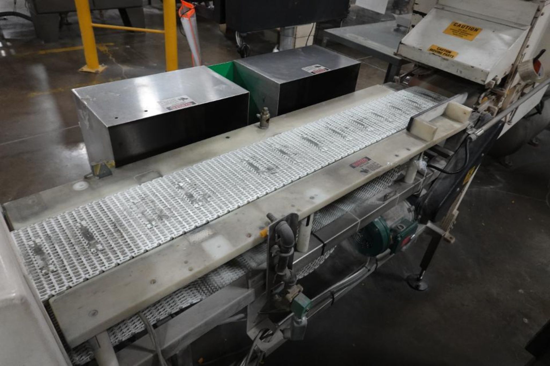 Safeline metal detector with conveyor - Image 5 of 9