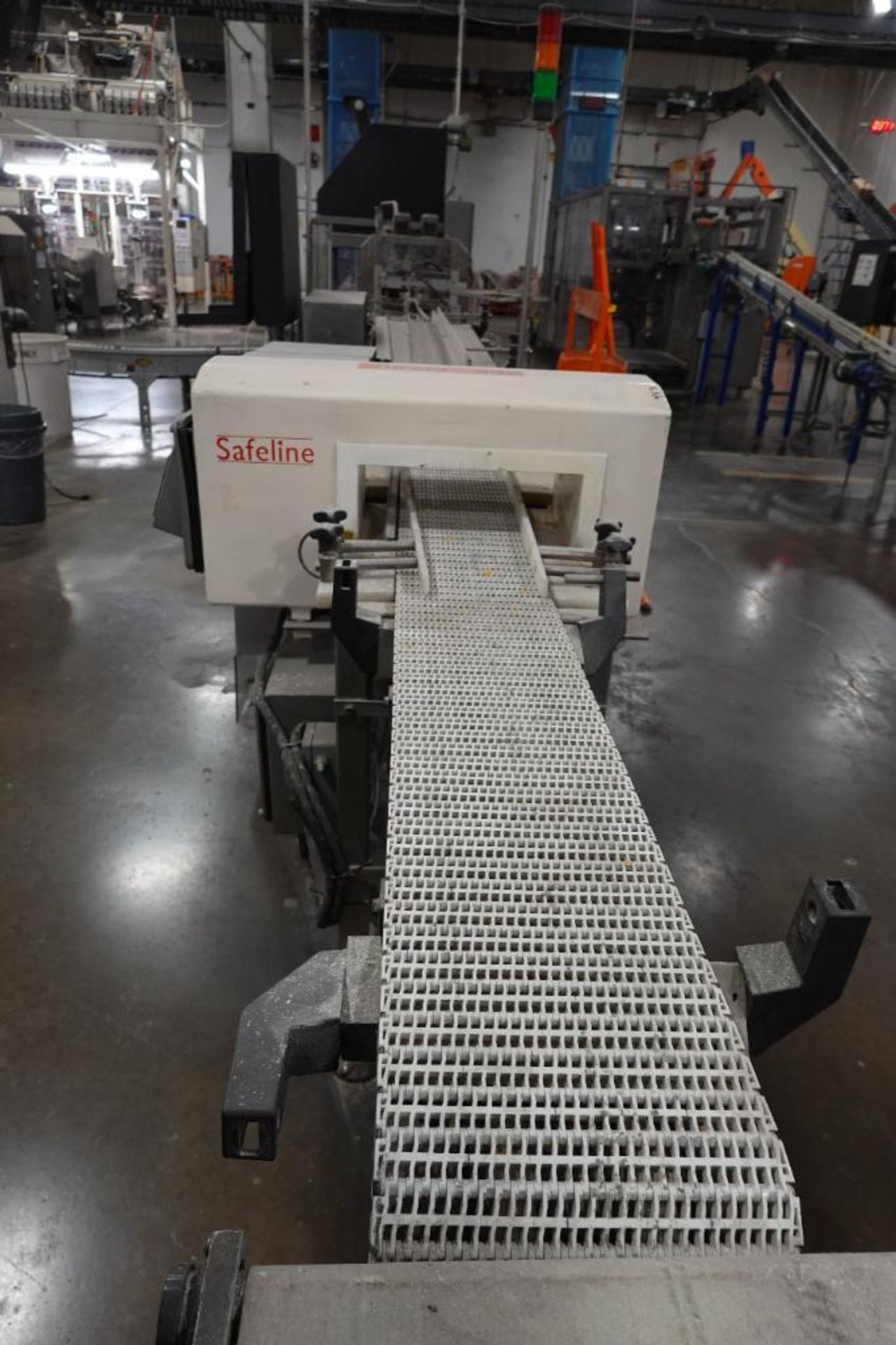 Safeline metal detector with conveyor - Image 4 of 11