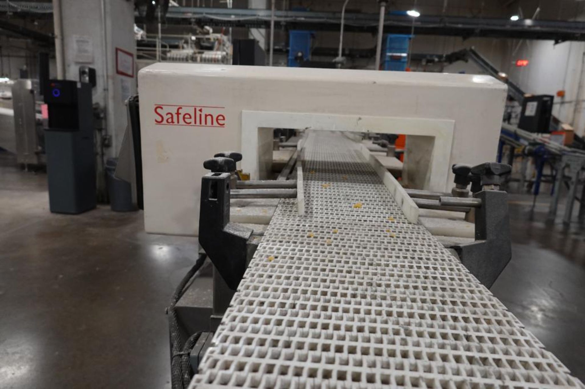 Safeline metal detector with conveyor - Image 5 of 11