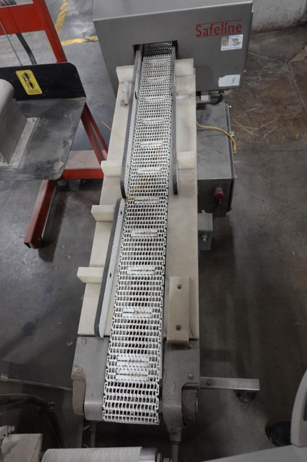 Safeline metal detector with conveyor - Image 2 of 8