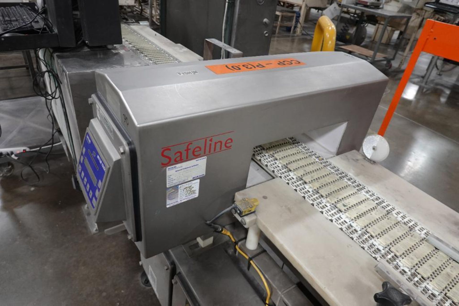 Safeline metal detector with conveyor - Image 4 of 12