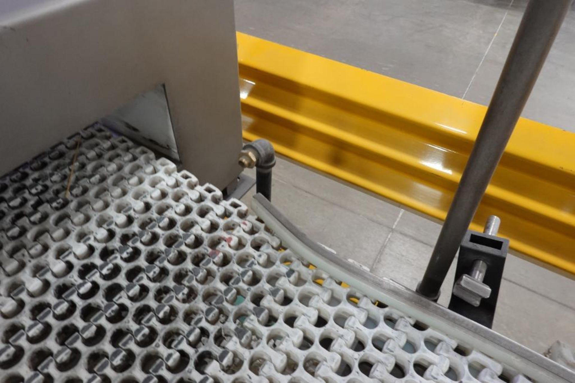 Safeline metal detector with conveyor - Image 9 of 14