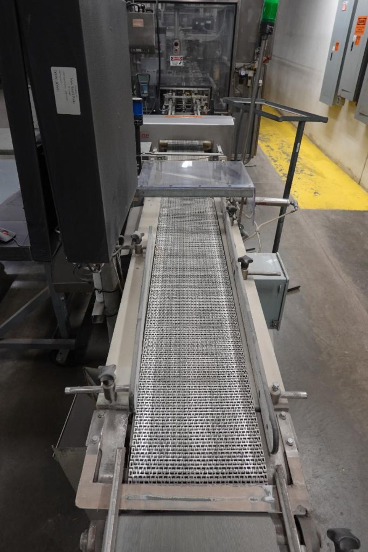 Safeline metal detector with conveyor - Image 7 of 11