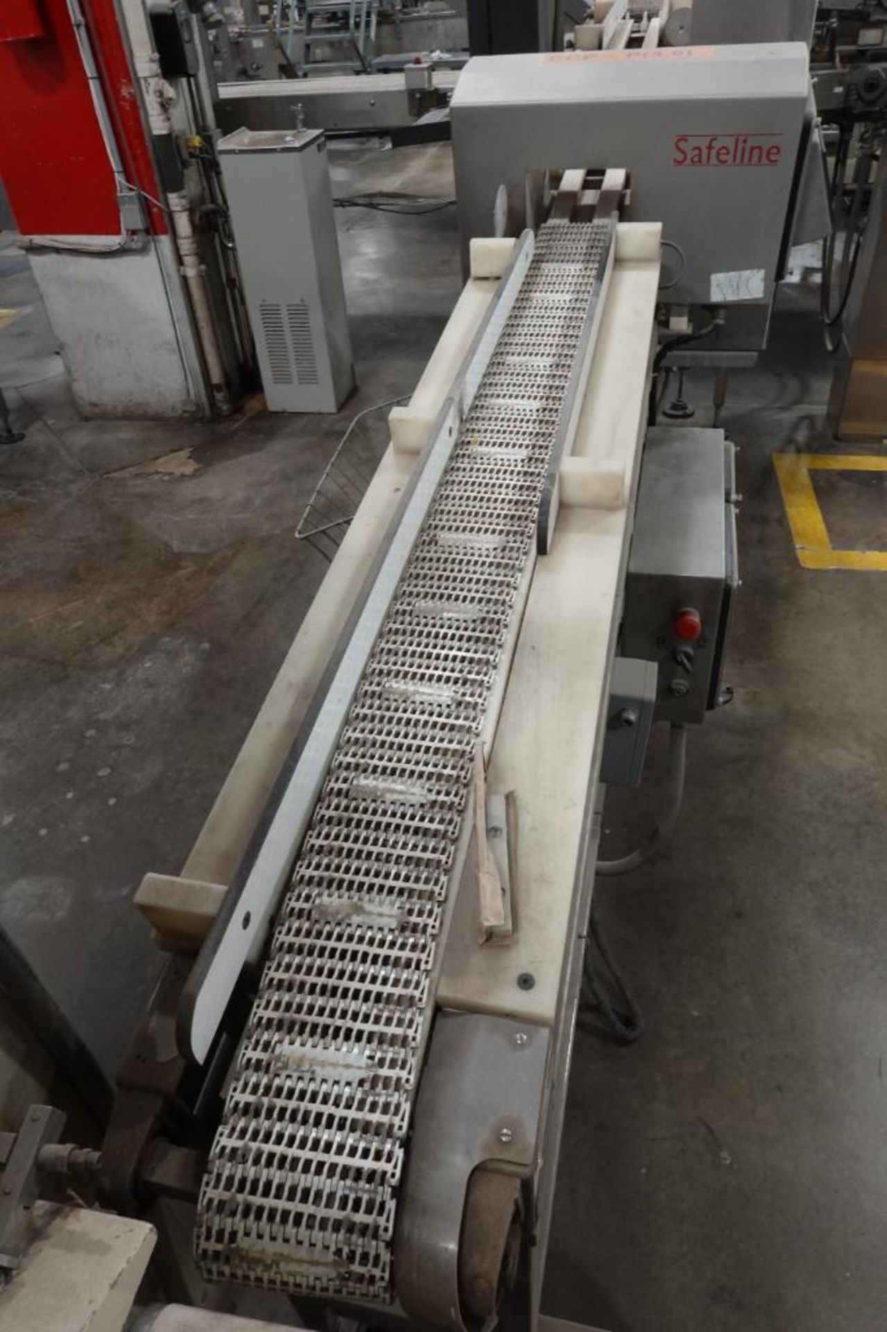 Safeline metal detector with conveyor - Image 3 of 7