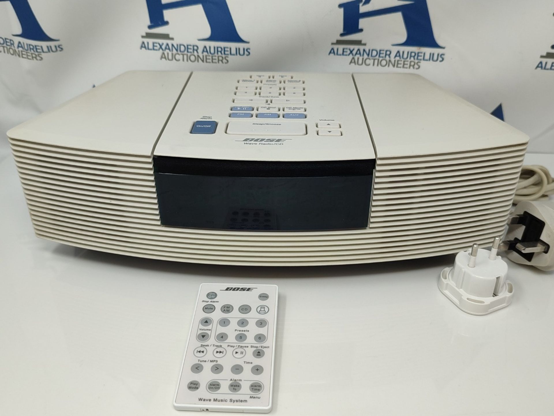 RRP £298.00 Bose Wave Music System Radio (White)