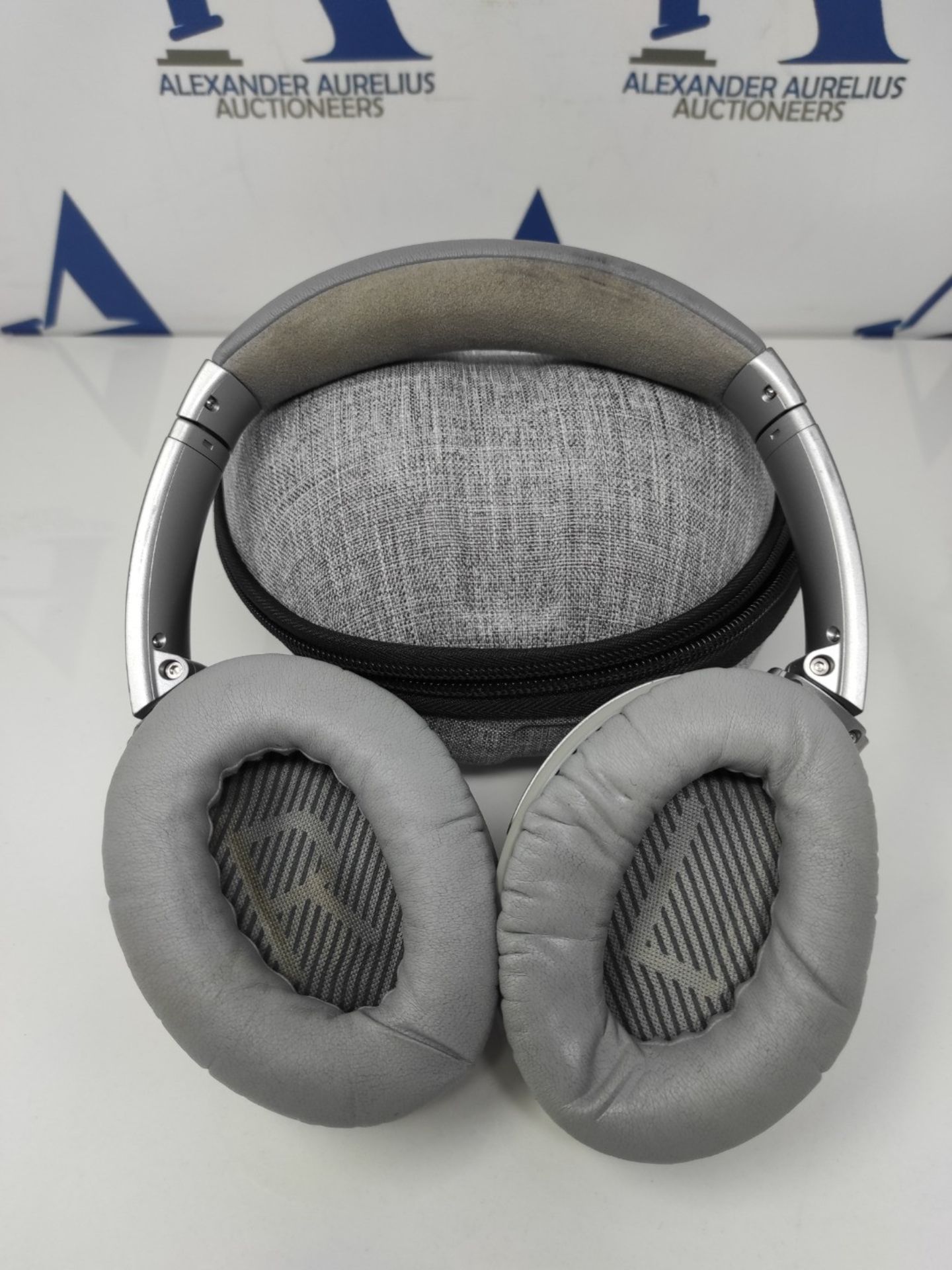 RRP £220.00 Bose QuietComfort 35 (Series I) Wireless Headphones, Noise Cancelling - Silver - Image 3 of 3