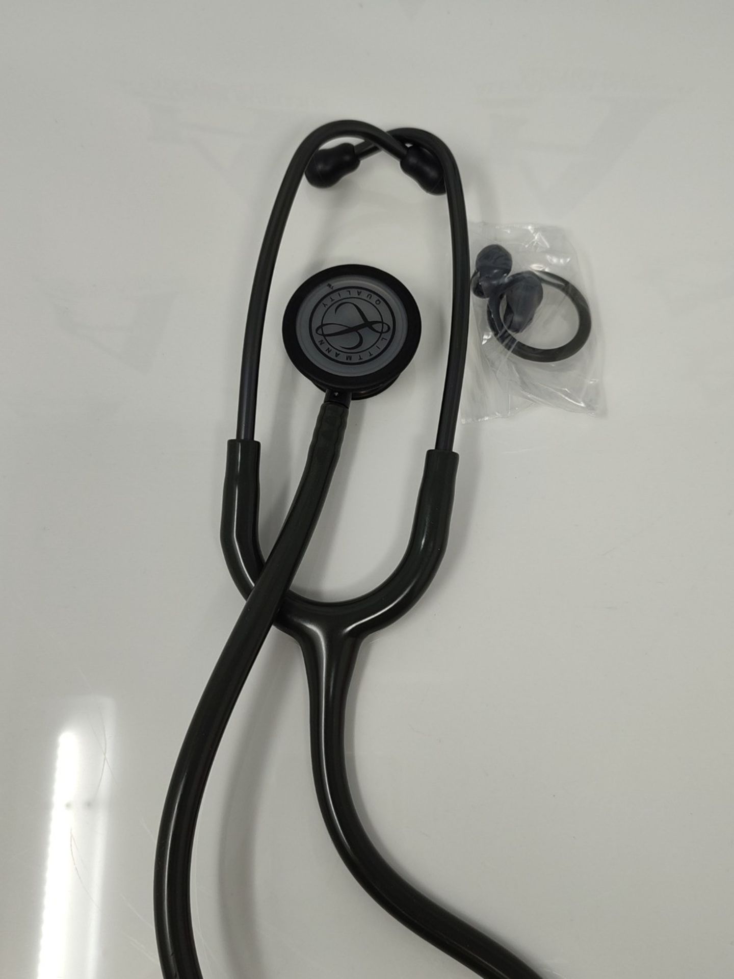 RRP £98.00 3M Littmann Classic III Monitoring Stethoscope, Black-Finish Chestpiece, stem and head - Image 2 of 3