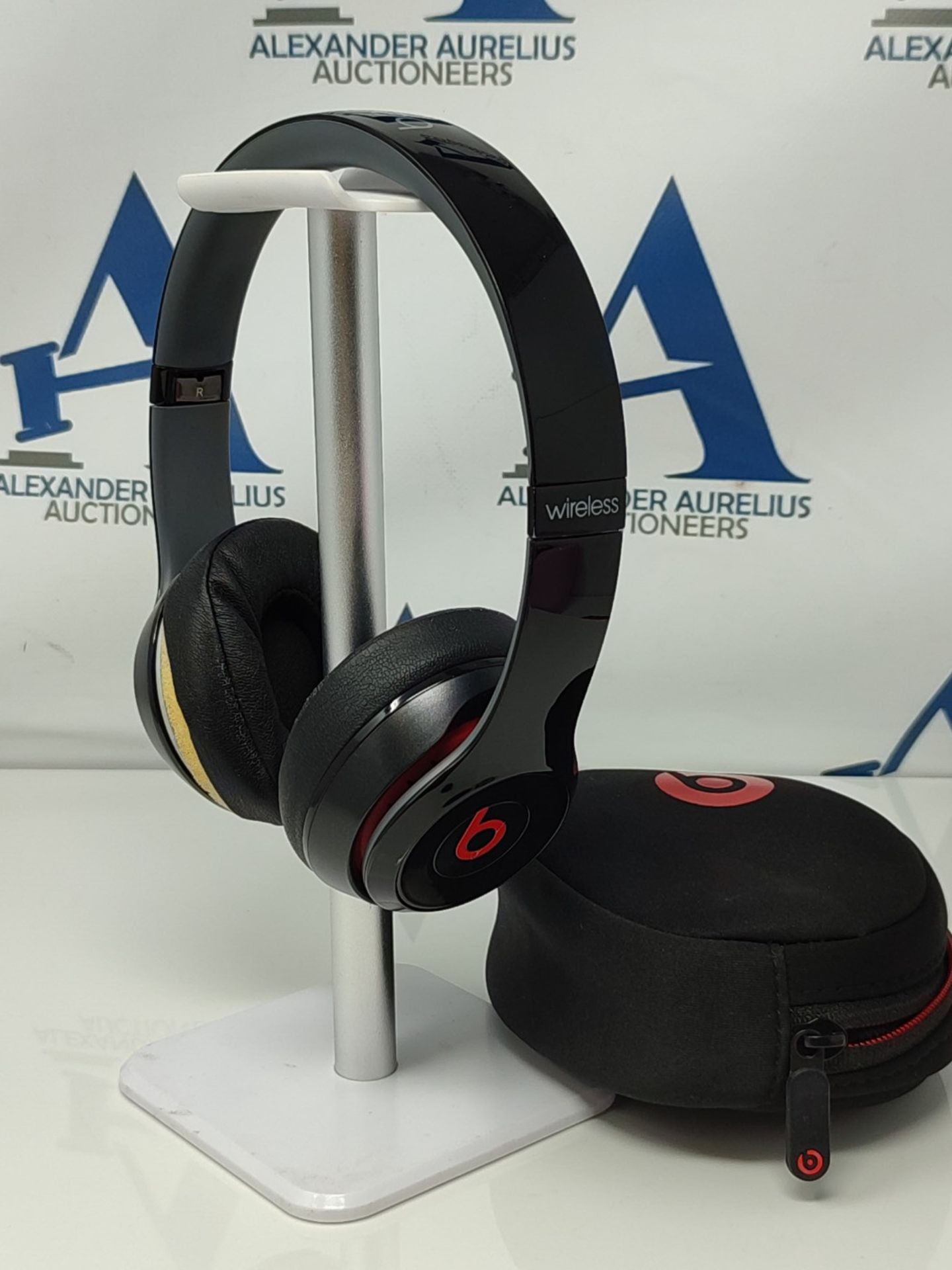 RRP £190.00 Beats by Dr. Dre Solo2 Wireless On-Ear Headphones - Black - Image 2 of 3