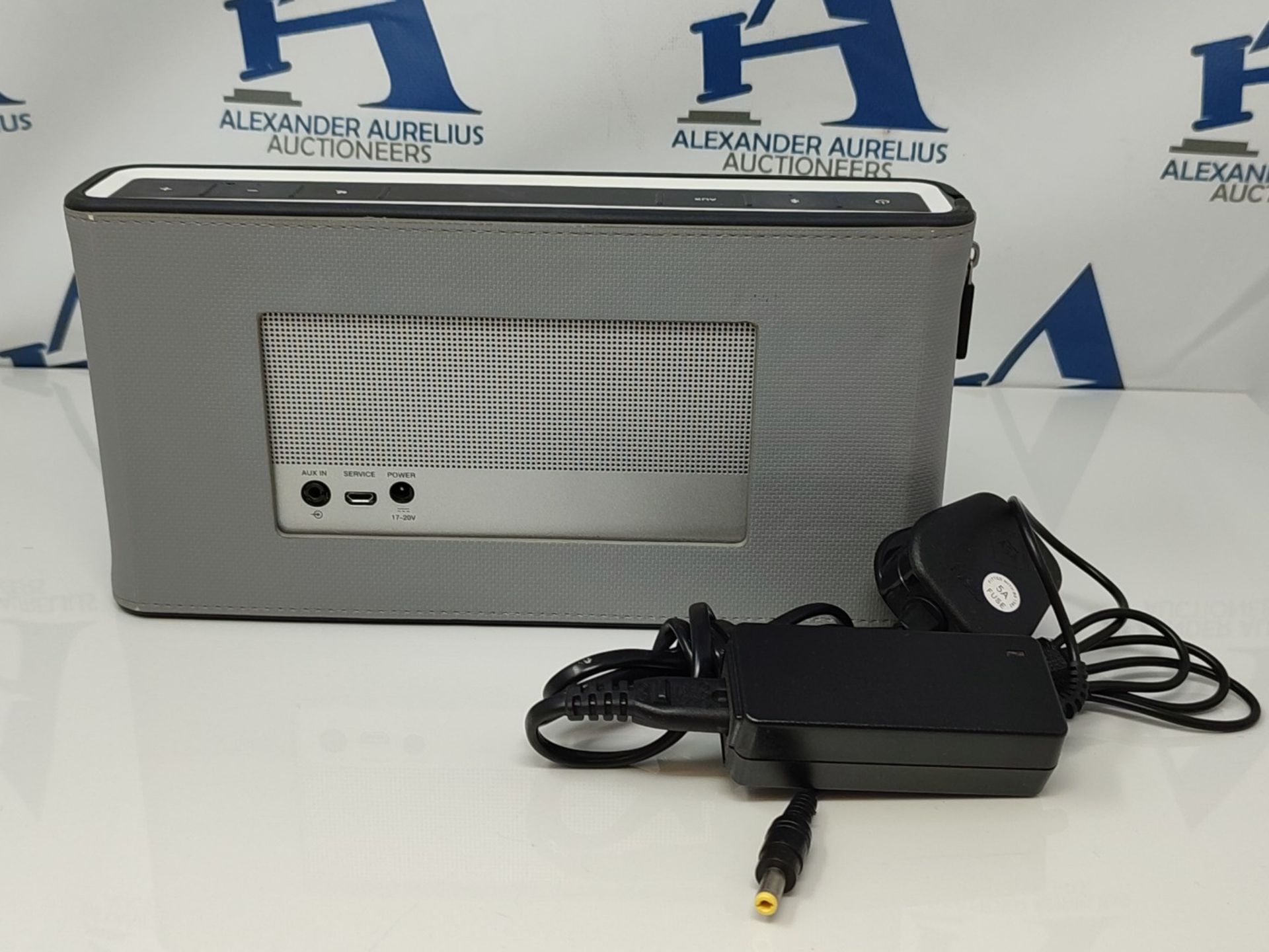 RRP £300.00 Bose SoundLink Wireless Bluetooth Speaker III - Silver - Image 3 of 3