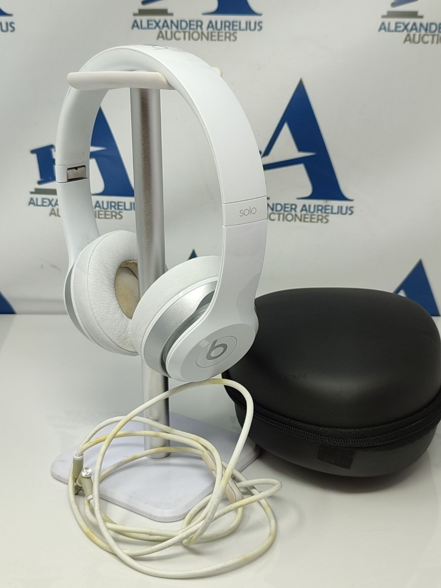 RRP £190.00 Beats Solo2 - On Ear Headphones White - Image 2 of 3