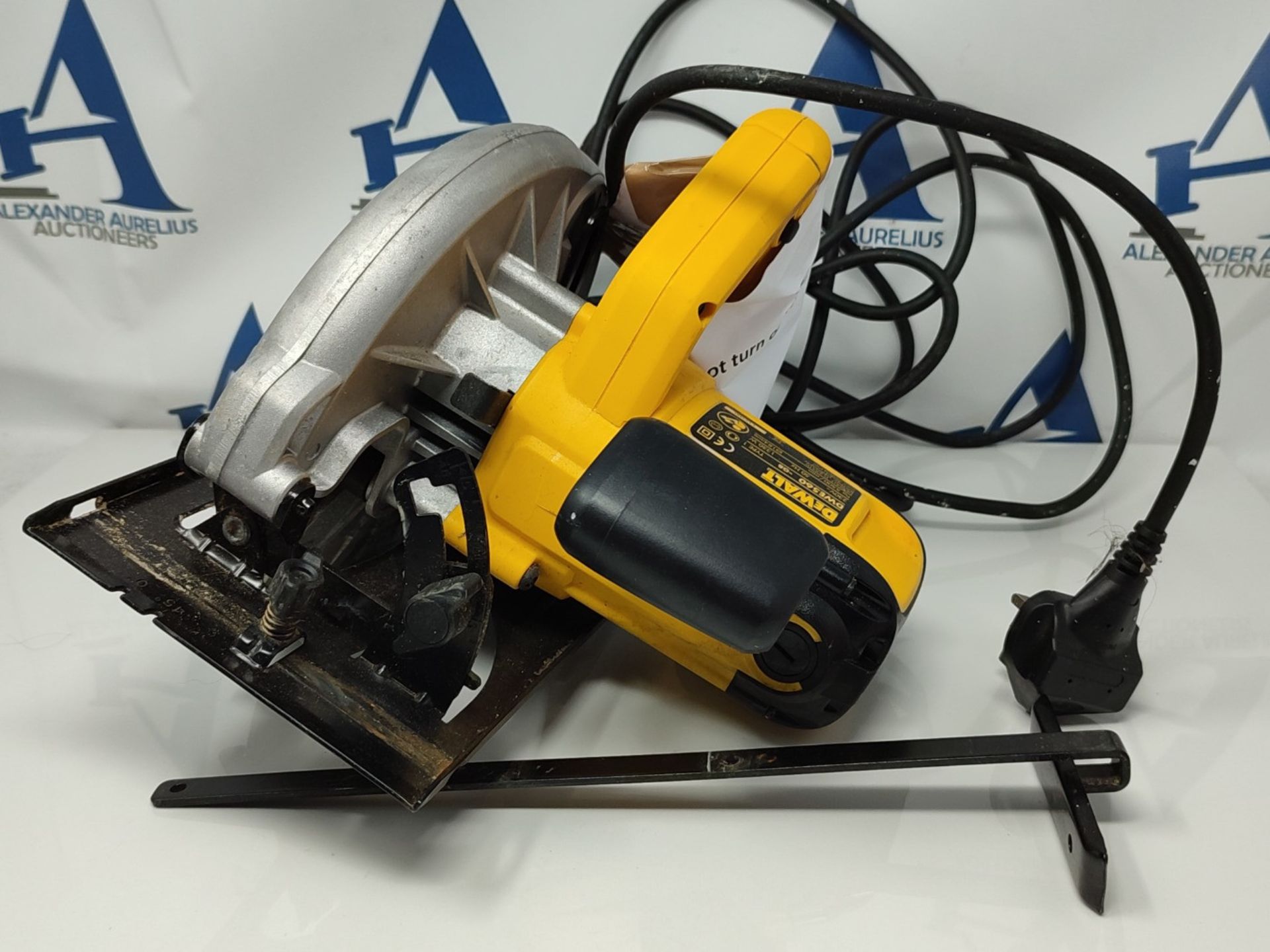 RRP £89.00 DeWalt DWE560-GB, 240V 184mm 65mm Compact Circular Saw, Yellow - Image 3 of 3