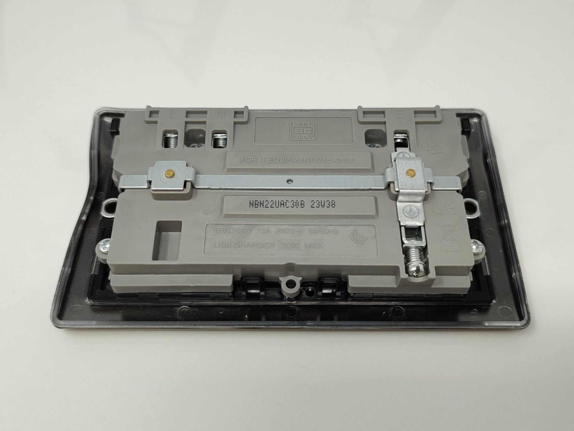 BG Electrical Nexus Metal Switched Double Socket, 13A, Type A & Type C USB, Black Nick - Bild 3 aus 3