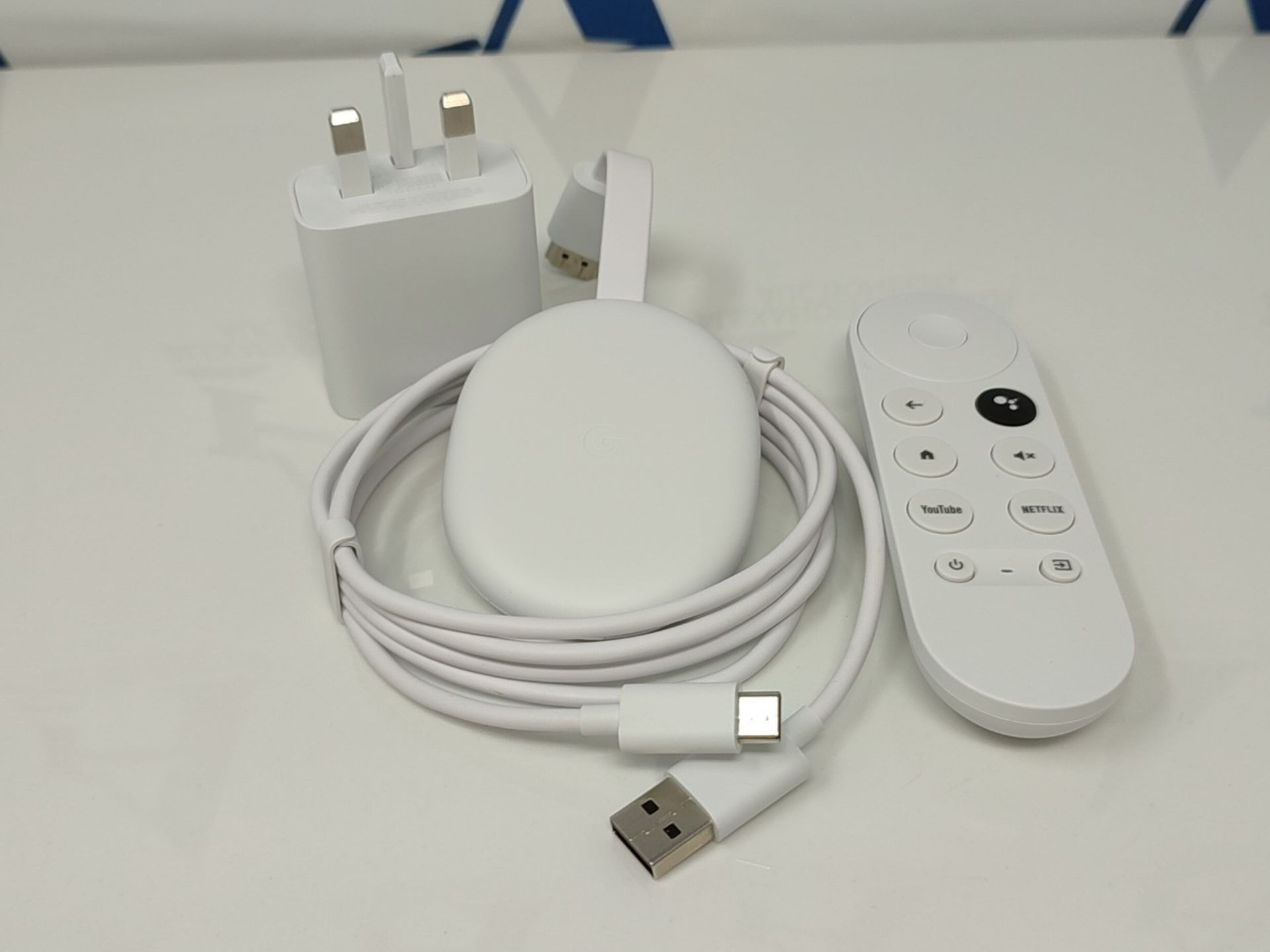 Chromecast with Google TV (HD) Snow  Streaming entertainment on your TV with voice - Bild 3 aus 3